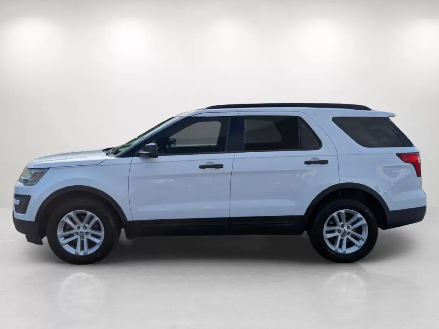 2016 Ford Explorer Base (1FM5K7BH3GG) with an Other engine, located at 3959 U.S. 80 W, Phenix City, AL, 36870, (334) 297-4885, 32.469296, -85.135185 - **Discover Adventure with the 2016 Ford Explorer at Gils Auto!** <br /> <br /> Are you in search of the perfect vehicle to elevate your family outings or weekend adventures? Look no further! The 2016 Ford Explorer, available at Gils Auto in Phenix City, AL, is your ultimate companion for memorable r - Photo#7