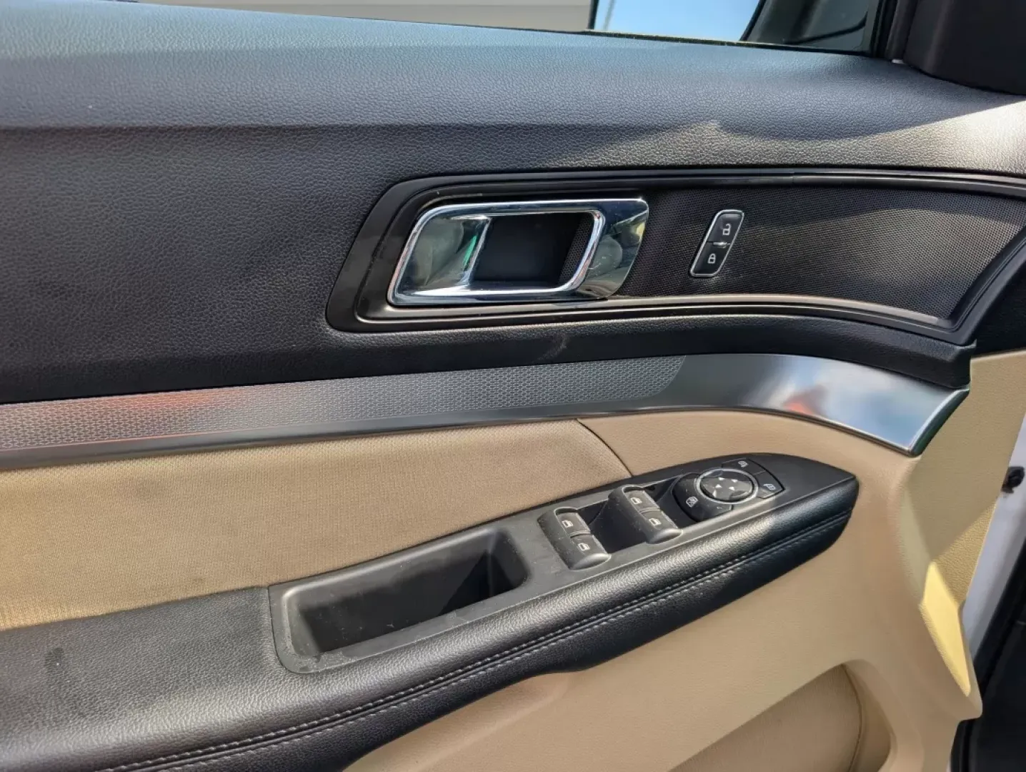 2016 Ford Explorer Base (1FM5K7BH3GG) with an Other engine, located at 3959 U.S. 80 W, Phenix City, AL, 36870, (334) 297-4885, 32.469296, -85.135185 - **Discover Adventure with the 2016 Ford Explorer at Gils Auto!** <br /> <br /> Are you in search of the perfect vehicle to elevate your family outings or weekend adventures? Look no further! The 2016 Ford Explorer, available at Gils Auto in Phenix City, AL, is your ultimate companion for memorable r - Photo#8