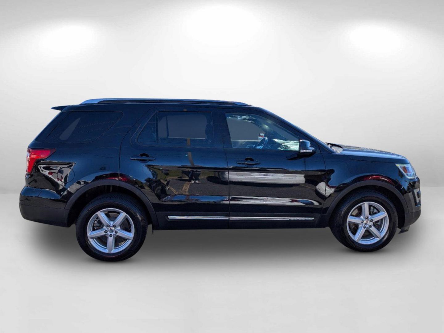 2016 Ford Explorer XLT (1FM5K8D83GG) with an Regular Unleaded V-6 3.5 L/213 engine, 6-Speed Automatic w/OD transmission, located at 804 22nd Ave, Phenix City, AL, 36870, (334) 297-1860, 32.484749, -85.024475 - 2016 Ford Explorer XLT - Photo#3