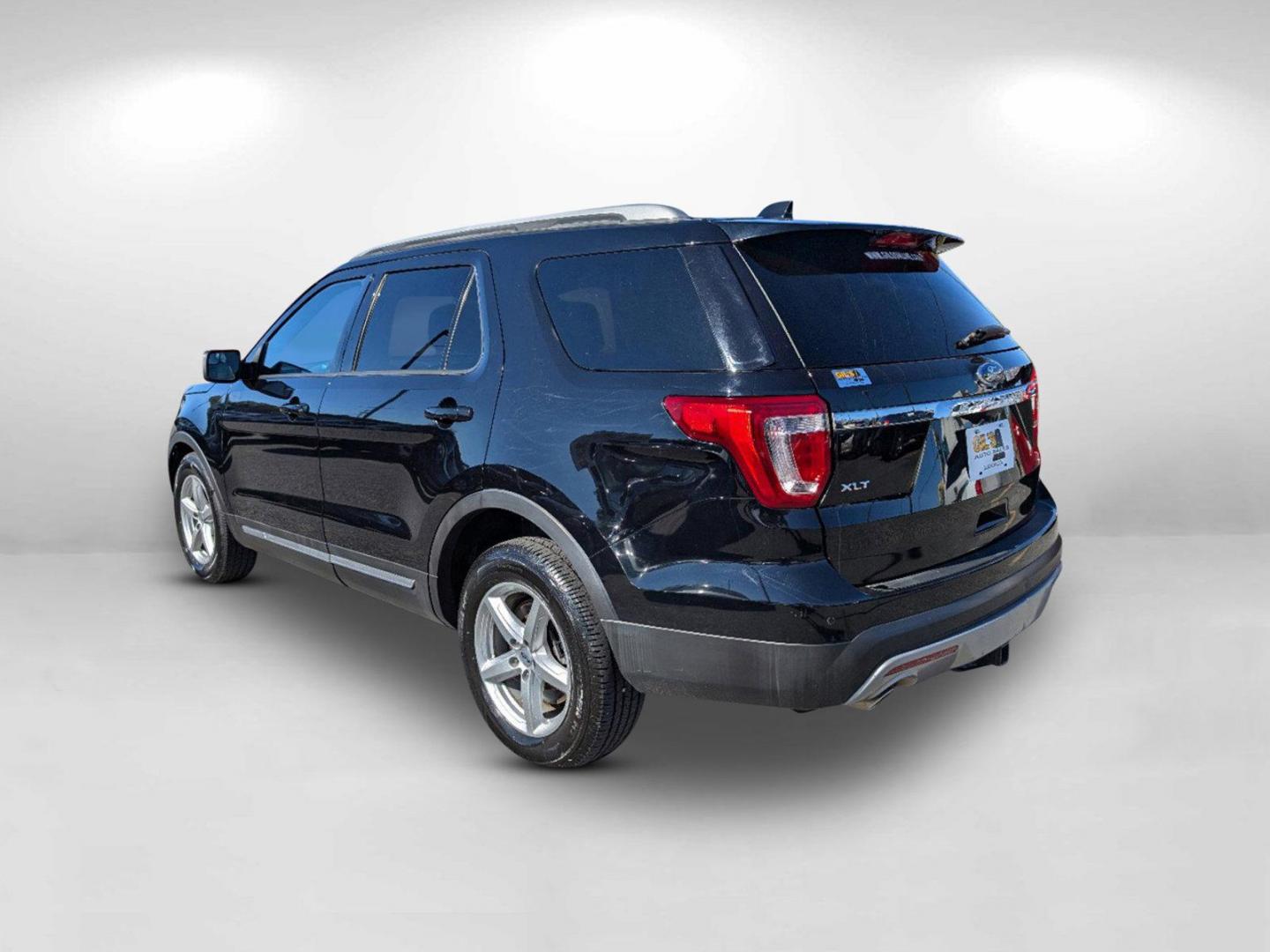 2016 Ford Explorer XLT (1FM5K8D83GG) with an Regular Unleaded V-6 3.5 L/213 engine, 6-Speed Automatic w/OD transmission, located at 804 22nd Ave, Phenix City, AL, 36870, (334) 297-1860, 32.484749, -85.024475 - 2016 Ford Explorer XLT - Photo#6