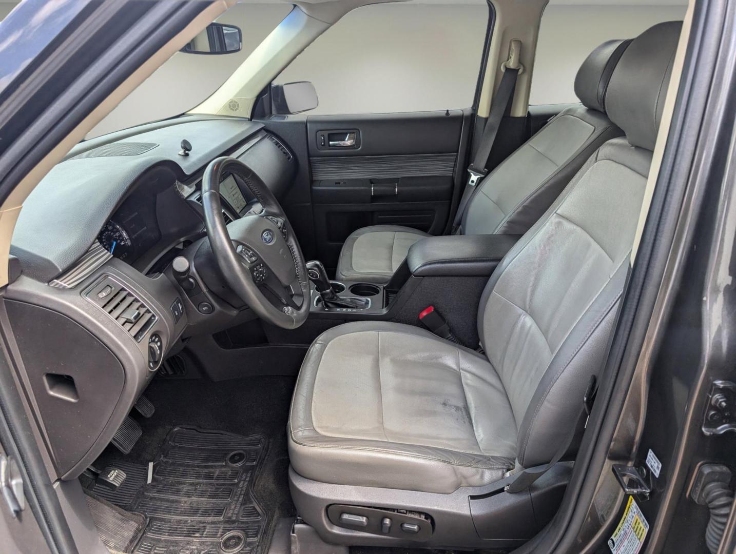 2016 Ford Flex SEL (2FMGK5C81GB) with an Regular Unleaded V-6 3.5 L/213 engine, 6-Speed Automatic w/OD transmission, located at 1430 Gateway Drive, Opelika, AL, 36801, (334) 239-0944, 32.637871, -85.409790 - 2016 Ford Flex SEL - Photo#10