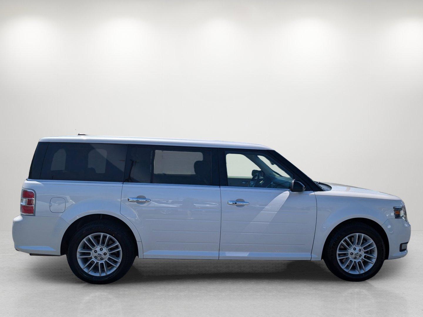 2016 Ford Flex SEL (2FMGK5C84GB) with an Regular Unleaded V-6 3.5 L/213 engine, 6-Speed Automatic w/OD transmission, located at 1430 Gateway Drive, Opelika, AL, 36801, (334) 239-0944, 32.637871, -85.409790 - 2016 Ford Flex SEL - Photo#3
