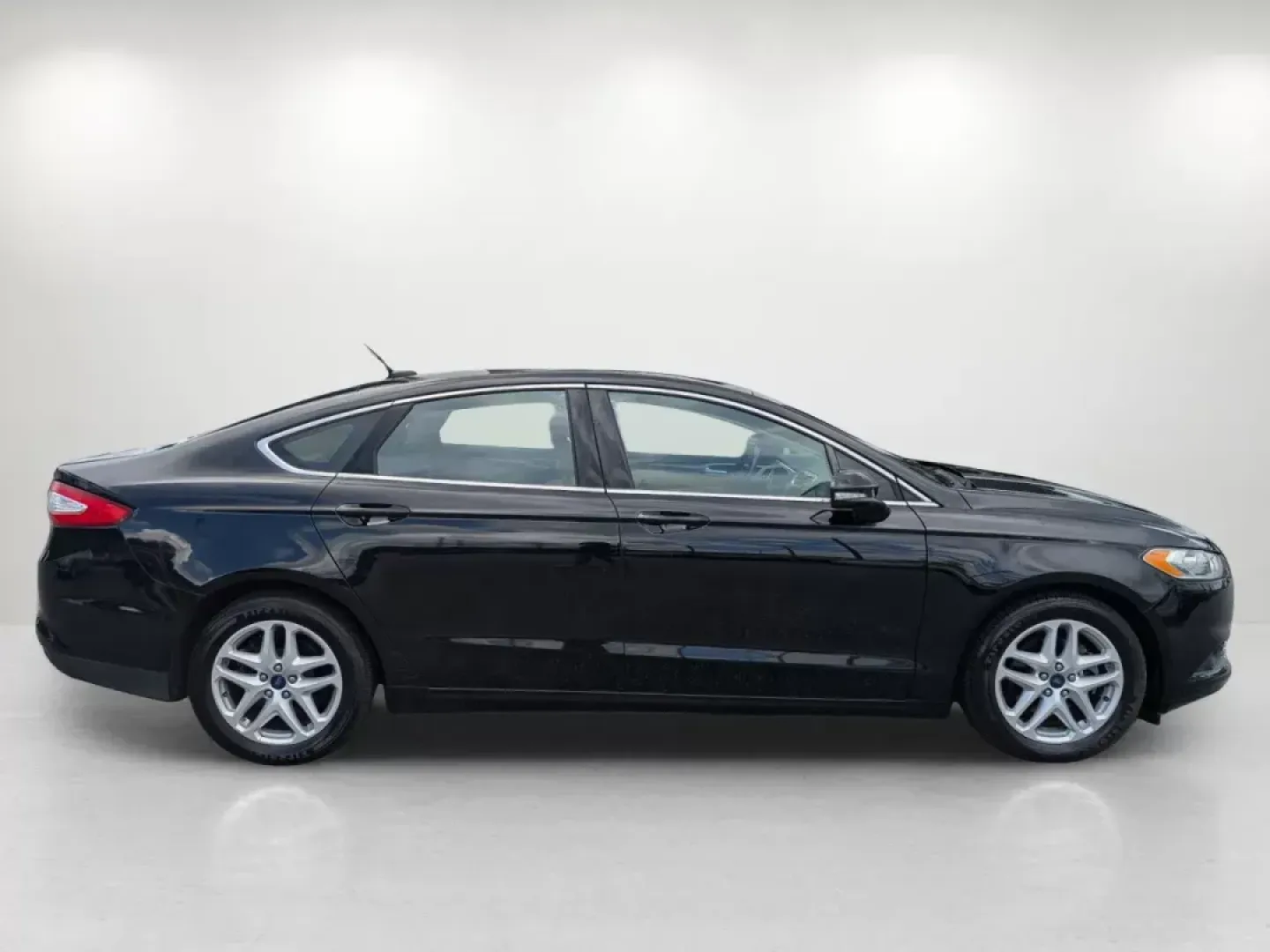 2016 Ford Fusion SE (1FA6P0HD6G5) with an Other engine, located at 804 22nd Ave, Phenix City, AL, 36870, (334) 297-1860, 32.484749, -85.024475 - **Drive Your Future with Confidence 2016 Ford Fusion SE at Gils Auto in Phenix City, AL!**<br /> <br /> Are you searching for the perfect vehicle that balances style, efficiency, and functionality? Look no further! The 2016 Ford Fusion SE is an exceptional choice for budget-conscious buyers and gro - Photo#3