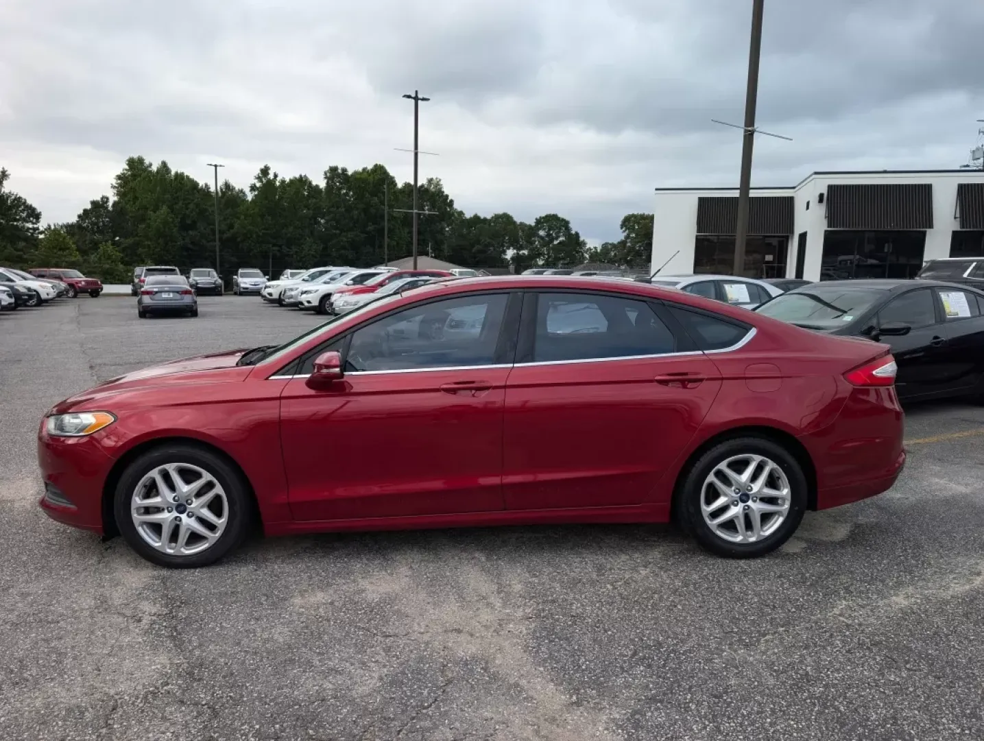 2016 Ford Fusion SE (3FA6P0H77GR) with an Other engine, located at 3959 U.S. 80 W, Phenix City, AL, 36870, (334) 297-4885, 32.469296, -85.135185 - **Discover the Perfect Blend of Comfort and Style with the 2016 Ford Fusion SE at Gils Auto - Phenix City!**<br /> <br /> Are you on the hunt for a sedan that seamlessly fits into your active lifestyle, whether it's commuting to work, running errands, or heading out for family adventures? Look no fu - Photo#7