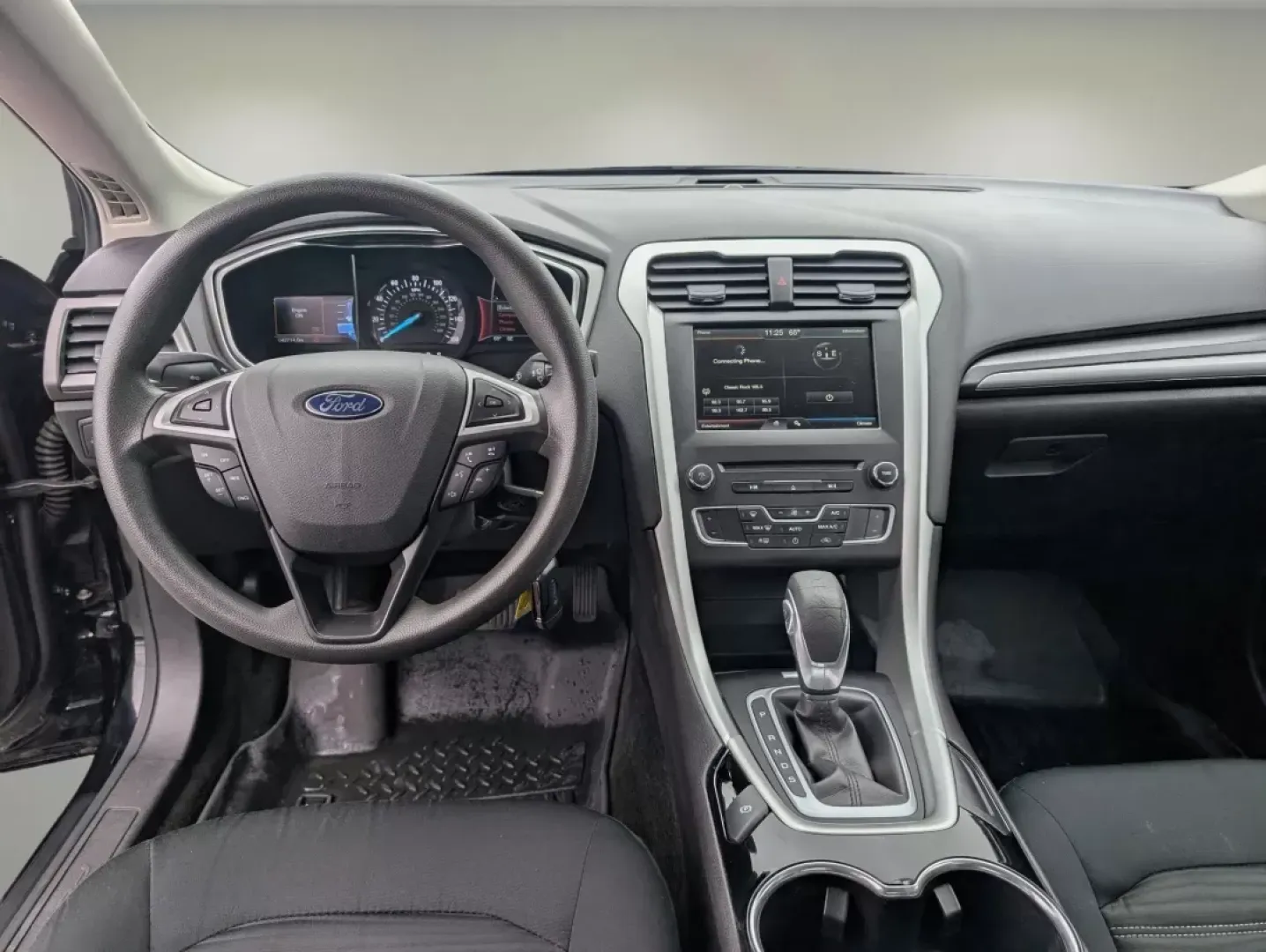 2016 Ford Fusion SE (1FA6P0H75G5) with an Other engine, located at 5115 14th Ave., Columbus, GA, 31904, (706) 323-0345, 32.511494, -84.971046 - **Discover Your Next Adventure with the 2016 Ford Fusion SE at Gils Auto!**<br /> <br /> Are you in search of a versatile sedan that perfectly balances style, comfort, and practicality? Look no further than the 2016 Ford Fusion SE, available now at Gils Auto in Phenix City, AL! This exceptional vehi - Photo#11