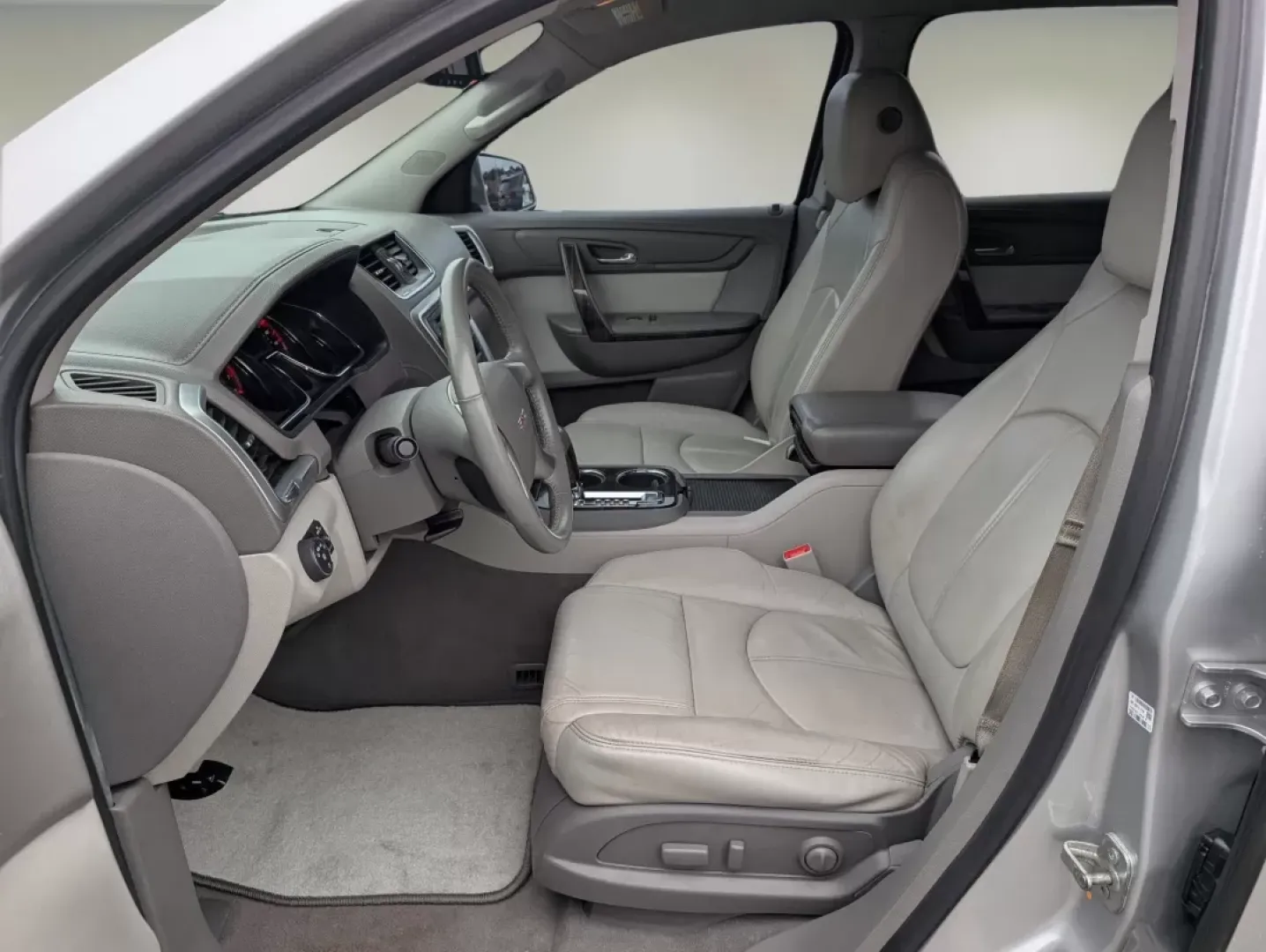 2016 /Light Titanium GMC Acadia SLT (1GKKRRKD1GJ) with an Other engine, located at 804 22nd Ave, Phenix City, AL, 36870, (334) 297-1860, 32.484749, -85.024475 - **Adventure Awaits with the 2016 GMC Acadia SLT Perfect for Your Family's Next Road Trip!**<br /> <br /> Get ready to elevate your family outings with this stunning 2016 GMC Acadia SLT, now available at Gils Auto in Phenix City, AL! This spacious SUV not only offers ample room for up to seven passe - Photo#9
