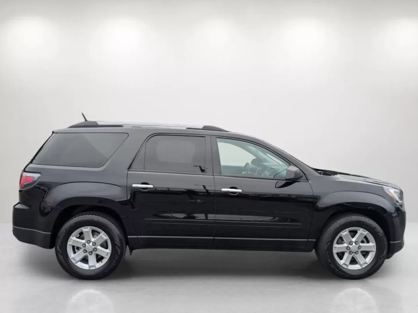2016 /Ebony GMC Acadia SLE (1GKKRPKD5GJ) with an Other engine, located at 3959 U.S. 80 W, Phenix City, AL, 36870, (334) 297-4885, 32.469296, -85.135185 - **Adventure Awaits with the 2016 GMC Acadia SLE in Phenix City, AL!**<br /> <br /> Are you ready to elevate your family outings or weekend adventures? The 2016 GMC Acadia SLE is designed for those who crave versatility, comfort, and safety in their daily drives and excursions. Whether you're embarki - Photo#4