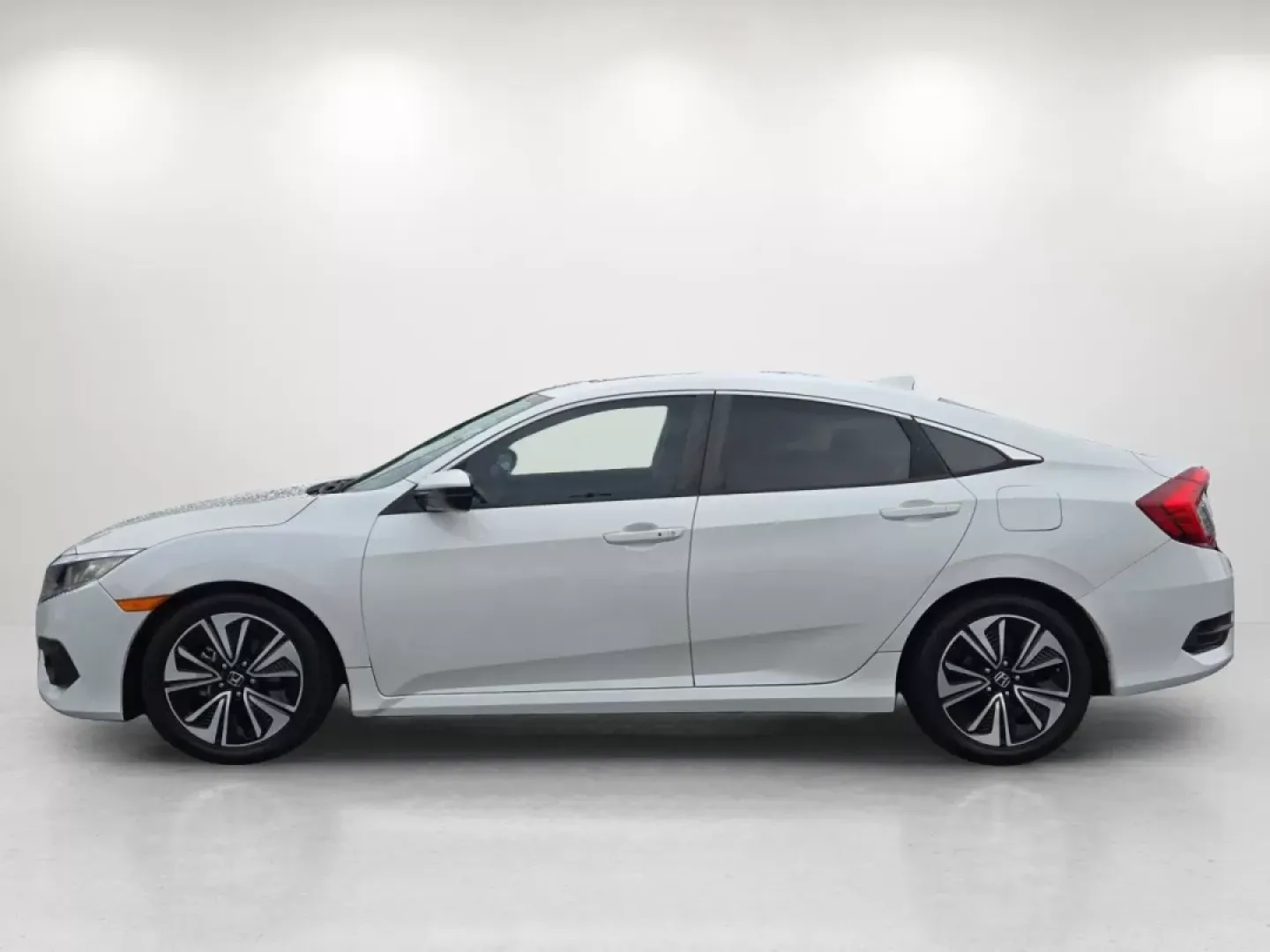 2016 Honda Civic Sedan EX-T (19XFC1F38GE) with an Other engine, located at 7000 Northlake Connector, Columbus, GA, 31904, (706) 987-8085, 32.524975, -84.978134 - **Unleash Your Driving Potential with the 2016 Honda Civic Sedan at Gils Auto!**<br /> <br /> Are you ready to elevate your daily commute and family outings to a whole new level? The 2016 Honda Civic Sedan EX-T is the perfect blend of reliability, style, and advanced features, making it an ideal cho - Photo#7