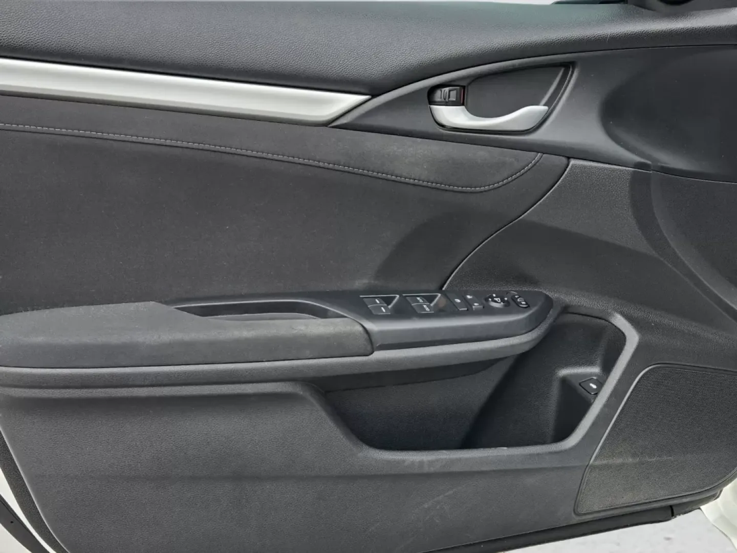 2016 Honda Civic Sedan EX-T (19XFC1F38GE) with an Other engine, located at 7000 Northlake Connector, Columbus, GA, 31904, (706) 987-8085, 32.524975, -84.978134 - **Unleash Your Driving Potential with the 2016 Honda Civic Sedan at Gils Auto!**<br /> <br /> Are you ready to elevate your daily commute and family outings to a whole new level? The 2016 Honda Civic Sedan EX-T is the perfect blend of reliability, style, and advanced features, making it an ideal cho - Photo#9