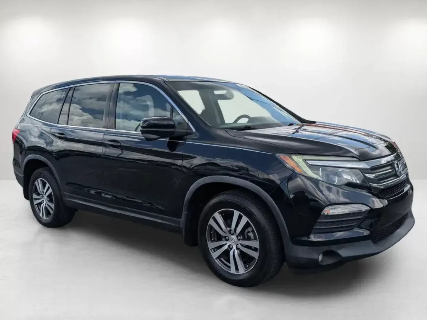 2016 Honda Pilot EX (5FNYF5H34GB) with an Regular Unleaded V-6 3.5 L/212 engine, 6-Speed Automatic w/OD transmission, located at 5115 14th Ave., Columbus, GA, 31904, (706) 323-0345, 32.511494, -84.971046 - **Discover the Perfect Family SUV at Gils Auto - Columbus!**<br /> <br /> Are you in the market for a vehicle that seamlessly blends comfort, space, and reliability for your family adventures? Look no further than the 2016 Honda Pilot EX, available now at Gils Auto, located at 5115 14th Ave., Columb - Photo#2