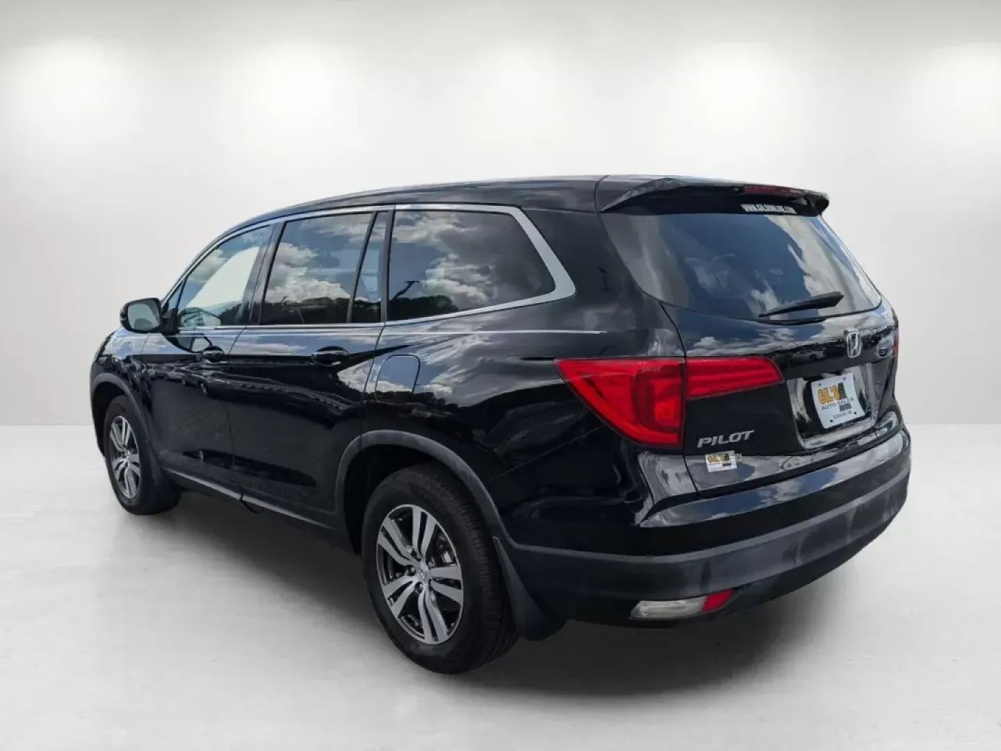 2016 Honda Pilot EX (5FNYF5H34GB) with an Regular Unleaded V-6 3.5 L/212 engine, 6-Speed Automatic w/OD transmission, located at 5115 14th Ave., Columbus, GA, 31904, (706) 323-0345, 32.511494, -84.971046 - **Discover the Perfect Family SUV at Gils Auto - Columbus!**<br /> <br /> Are you in the market for a vehicle that seamlessly blends comfort, space, and reliability for your family adventures? Look no further than the 2016 Honda Pilot EX, available now at Gils Auto, located at 5115 14th Ave., Columb - Photo#6