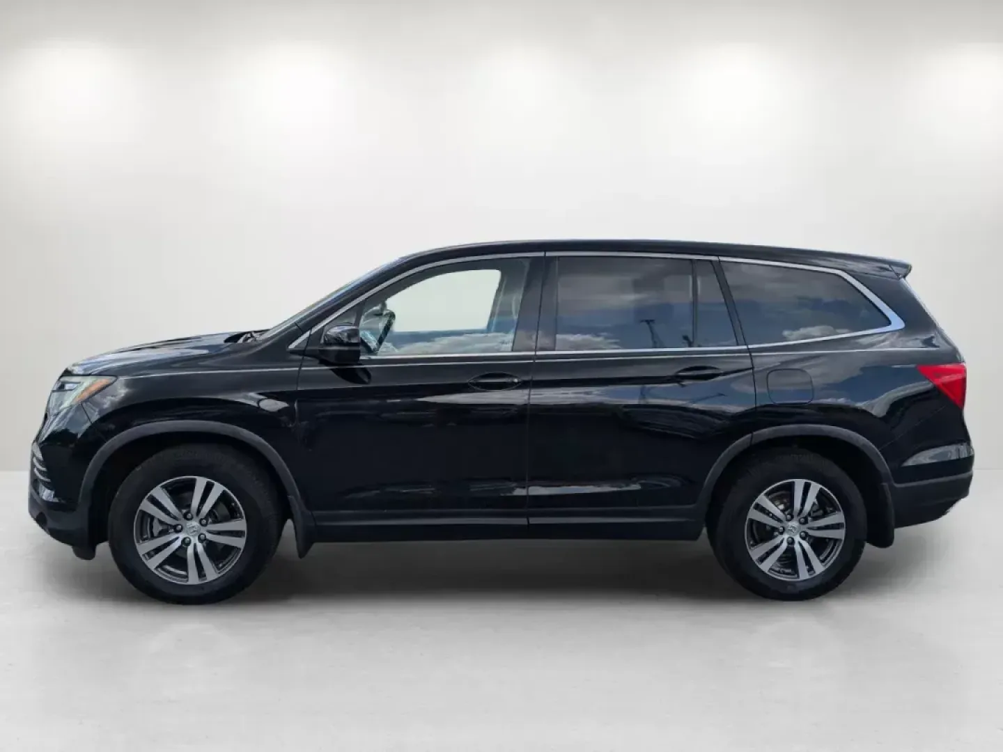 2016 Honda Pilot EX (5FNYF5H34GB) with an Regular Unleaded V-6 3.5 L/212 engine, 6-Speed Automatic w/OD transmission, located at 5115 14th Ave., Columbus, GA, 31904, (706) 323-0345, 32.511494, -84.971046 - **Discover the Perfect Family SUV at Gils Auto - Columbus!**<br /> <br /> Are you in the market for a vehicle that seamlessly blends comfort, space, and reliability for your family adventures? Look no further than the 2016 Honda Pilot EX, available now at Gils Auto, located at 5115 14th Ave., Columb - Photo#7