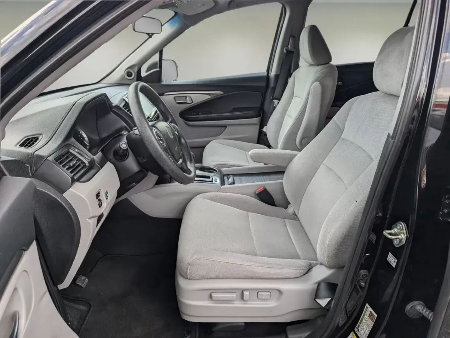 2016 Honda Pilot EX (5FNYF5H34GB) with an Regular Unleaded V-6 3.5 L/212 engine, 6-Speed Automatic w/OD transmission, located at 5115 14th Ave., Columbus, GA, 31904, (706) 323-0345, 32.511494, -84.971046 - **Discover the Perfect Family SUV at Gils Auto - Columbus!**<br /> <br /> Are you in the market for a vehicle that seamlessly blends comfort, space, and reliability for your family adventures? Look no further than the 2016 Honda Pilot EX, available now at Gils Auto, located at 5115 14th Ave., Columb - Photo#9