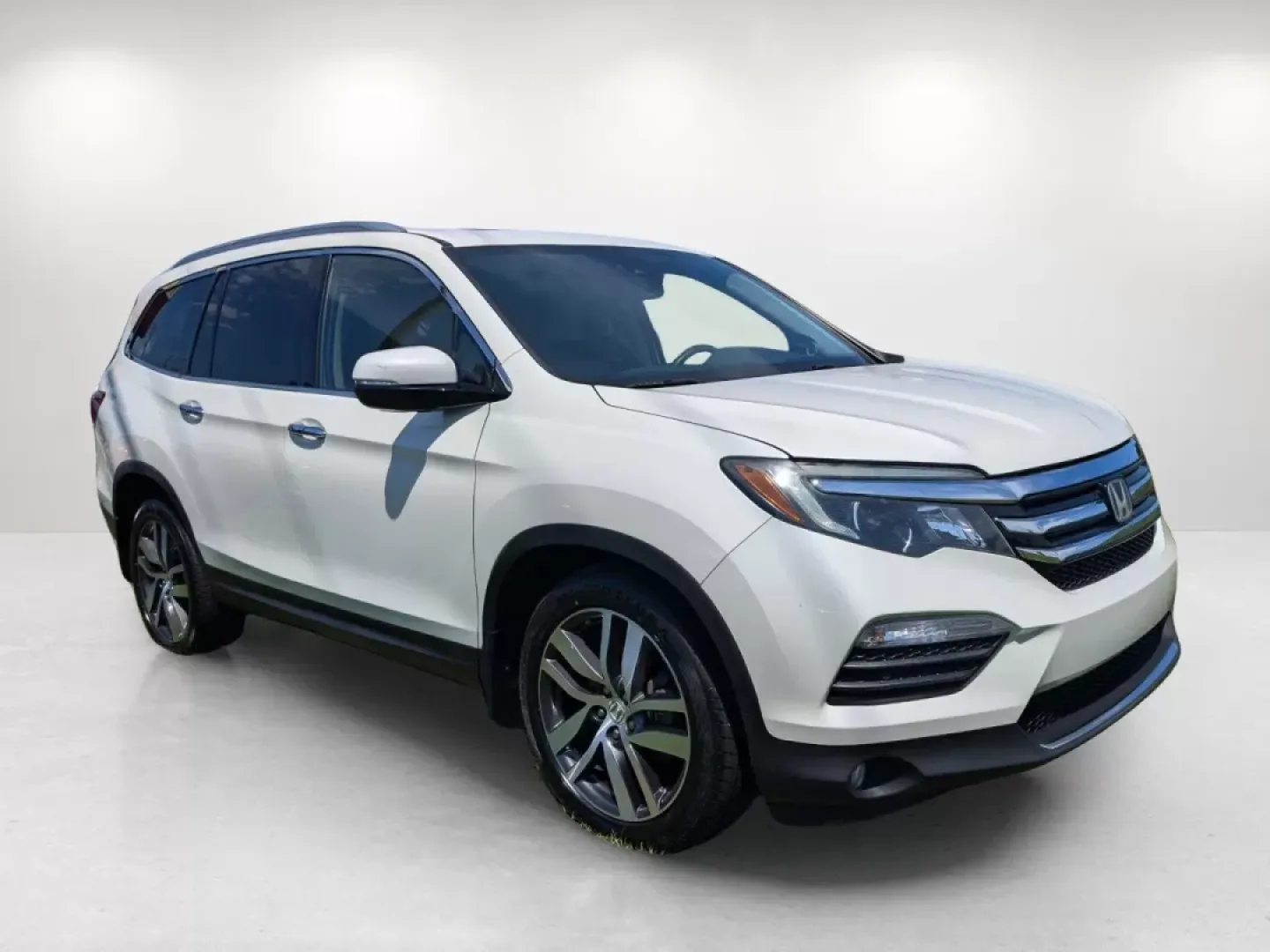 2016 Honda Pilot Elite (5FNYF6H07GB) with an Other engine, located at 3959 U.S. 80 W, Phenix City, AL, 36870, (334) 297-4885, 32.469296, -85.135185 - **Adventure Awaits with the 2016 Honda Pilot Elite - Perfect for Family Road Trips!**<br /> <br /> If you're searching for a reliable vehicle that combines comfort, style, and capability, look no further than the 2016 Honda Pilot Elite. This versatile SUV is designed for growing families and weekend - Photo#3