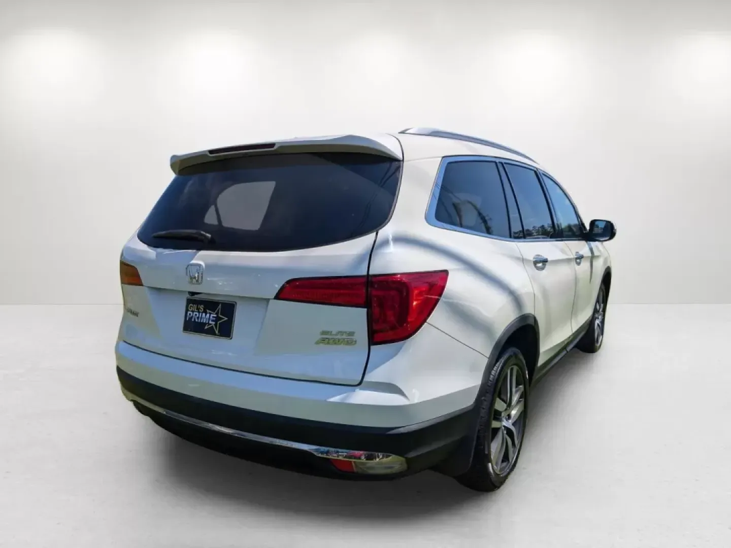 2016 Honda Pilot Elite (5FNYF6H07GB) with an Other engine, located at 3959 U.S. 80 W, Phenix City, AL, 36870, (334) 297-4885, 32.469296, -85.135185 - **Adventure Awaits with the 2016 Honda Pilot Elite - Perfect for Family Road Trips!**<br /> <br /> If you're searching for a reliable vehicle that combines comfort, style, and capability, look no further than the 2016 Honda Pilot Elite. This versatile SUV is designed for growing families and weekend - Photo#5