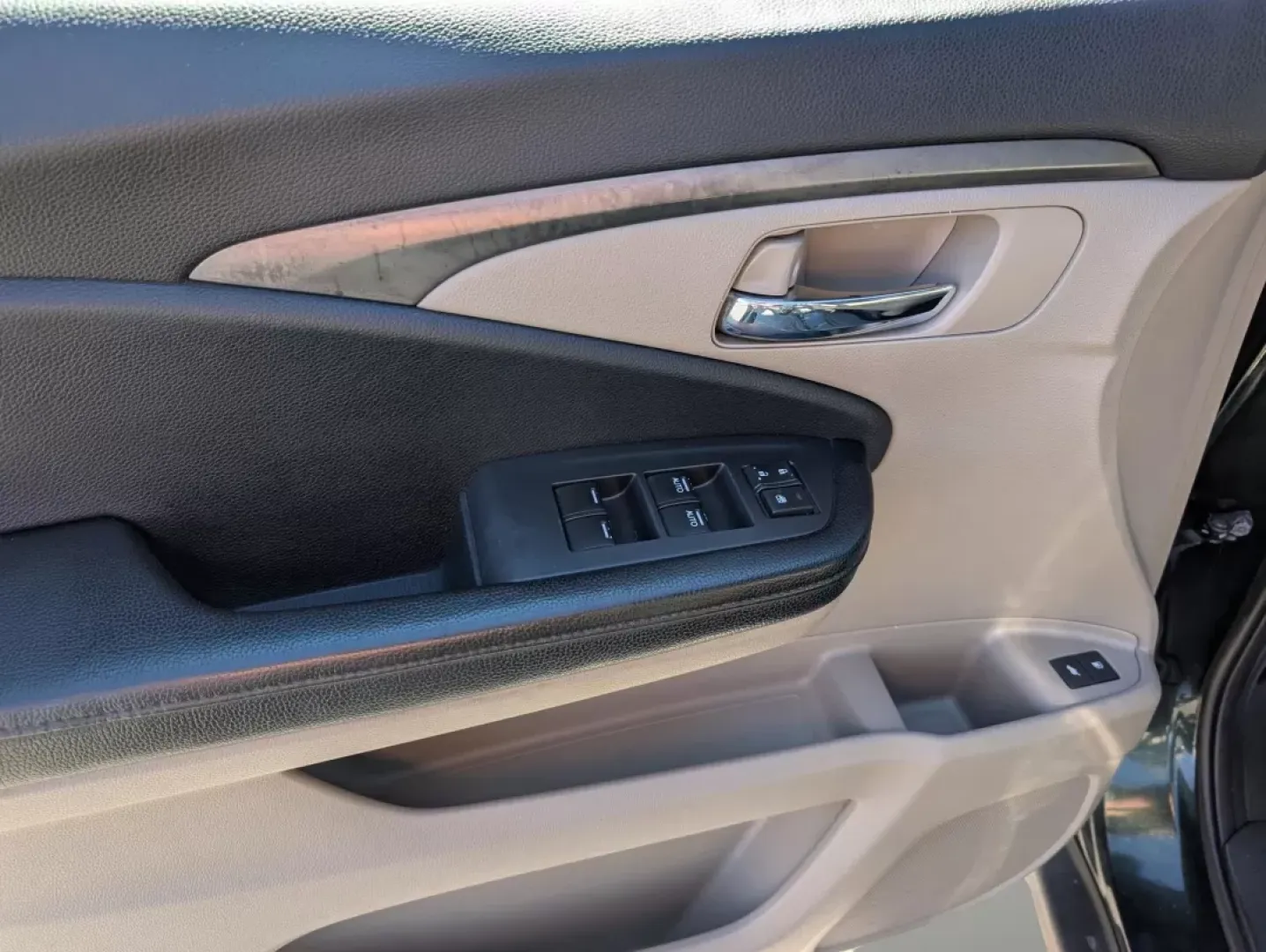 2016 Honda Pilot EX-L (5FNYF5H58GB) with an Other engine, located at 3959 U.S. 80 W, Phenix City, AL, 36870, (334) 297-4885, 32.469296, -85.135185 - **Elevate Your Adventures with the 2016 Honda Pilot EX-L - Perfect for Family Life and Beyond!**<br /> <br /> If you're searching for a versatile and dependable SUV that seamlessly fits into your family's lifestyle or enhances your weekend getaways, look no further than the 2016 Honda Pilot EX-L. At - Photo#8