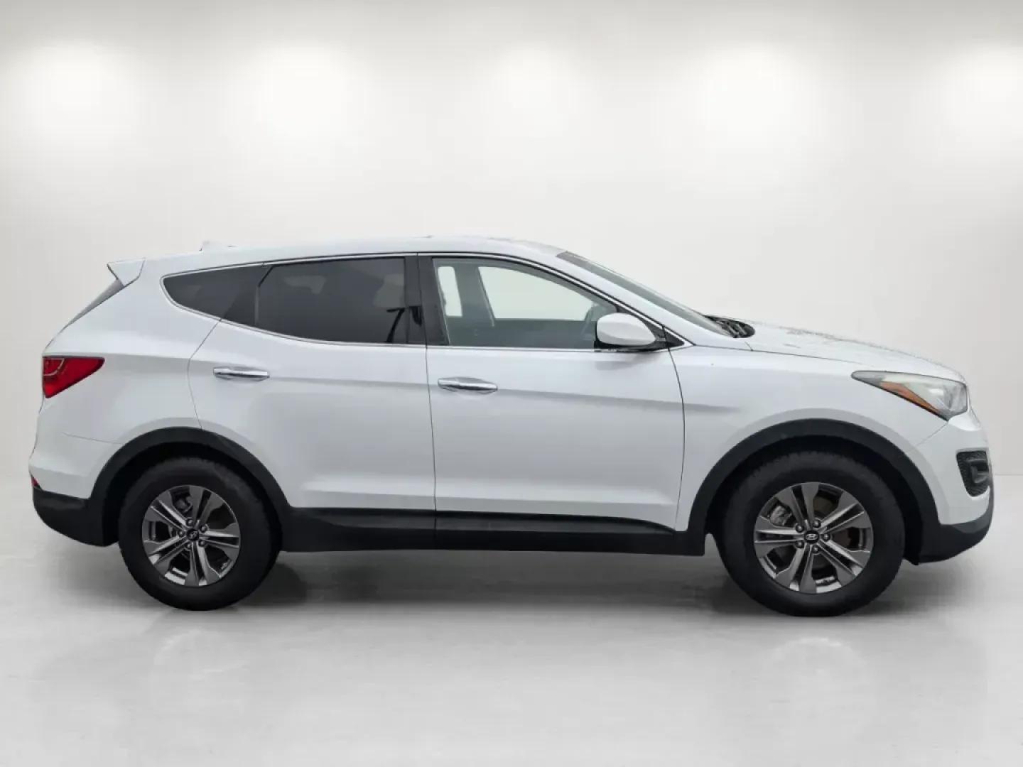 2016 /Gray Hyundai Santa Fe Sport (5XYZT3LB1GG) with an Regular Unleaded I-4 2.4 L/144 engine, 6-Speed Automatic w/OD transmission, located at 7000 Northlake Connector, Columbus, GA, 31904, (706) 987-8085, 32.524975, -84.978134 - 2016 Hyundai Santa Fe Sport - Photo#4