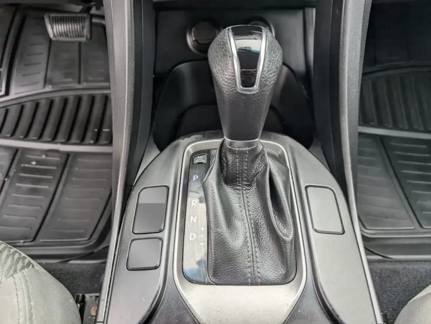 2016 /Gray Hyundai Santa Fe Sport (5XYZT3LB1GG) with an Regular Unleaded I-4 2.4 L/144 engine, 6-Speed Automatic w/OD transmission, located at 7000 Northlake Connector, Columbus, GA, 31904, (706) 987-8085, 32.524975, -84.978134 - 2016 Hyundai Santa Fe Sport - Photo#14