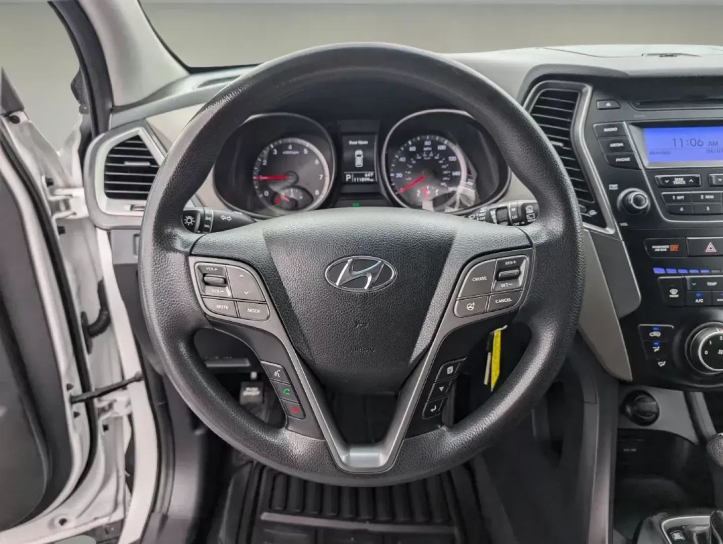 2016 /Gray Hyundai Santa Fe Sport (5XYZT3LB1GG) with an Regular Unleaded I-4 2.4 L/144 engine, 6-Speed Automatic w/OD transmission, located at 7000 Northlake Connector, Columbus, GA, 31904, (706) 987-8085, 32.524975, -84.978134 - 2016 Hyundai Santa Fe Sport - Photo#16