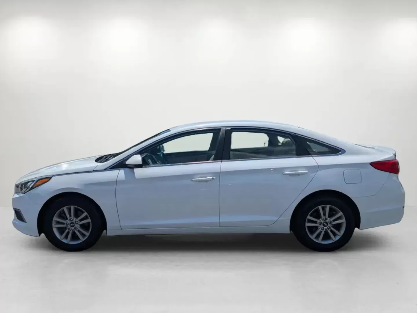 2016 /Beige Hyundai Sonata 2.4L SE (5NPE24AF2GH) with an Regular Unleaded I-4 2.4 L/144 engine, 6-Speed Automatic w/OD transmission, located at 3959 U.S. 80 W, Phenix City, AL, 36870, (334) 297-4885, 32.469296, -85.135185 - 2016 Hyundai Sonata 2.4L SE - Photo#7