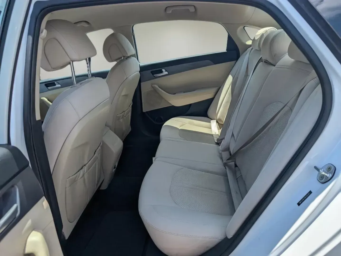 2016 /Beige Hyundai Sonata 2.4L SE (5NPE24AF2GH) with an Regular Unleaded I-4 2.4 L/144 engine, 6-Speed Automatic w/OD transmission, located at 3959 U.S. 80 W, Phenix City, AL, 36870, (334) 297-4885, 32.469296, -85.135185 - 2016 Hyundai Sonata 2.4L SE - Photo#10