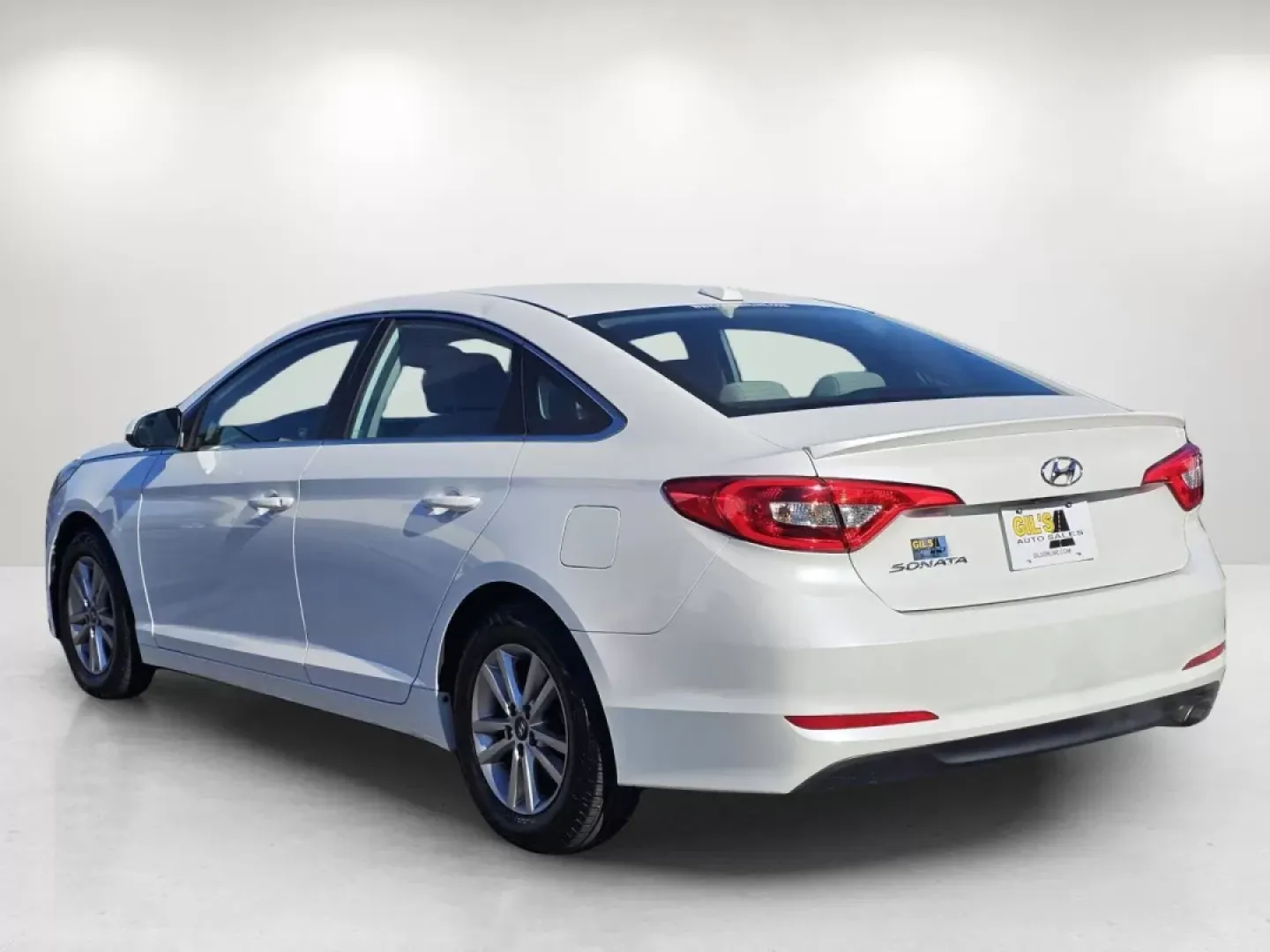 2016 /Gray Hyundai Sonata 2.4L SE (5NPE24AF6GH) with an Other engine, located at 7000 Northlake Connector, Columbus, GA, 31904, (706) 987-8085, 32.524975, -84.978134 - **Experience Life on the Road in Style with This 2016 Hyundai Sonata**<br /> <br /> Are you searching for the perfect sedan that combines reliability, style, and affordability? Look no further than this stunning 2016 Hyundai Sonata, available now at Gils Auto in Phenix City, AL. This vehicle is idea - Photo#6