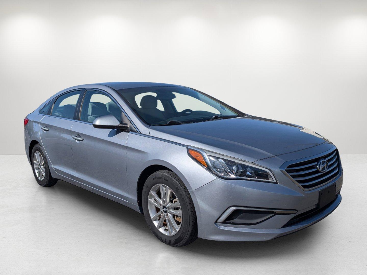 2016 /Gray Hyundai Sonata 2.4L SE (5NPE24AFXGH) with an Regular Unleaded I-4 2.4 L/144 engine, 6-Speed Automatic w/OD transmission, located at 5115 14th Ave., Columbus, GA, 31904, (706) 323-0345, 32.511494, -84.971046 - 2016 Hyundai Sonata 2.4L SE - Photo#2