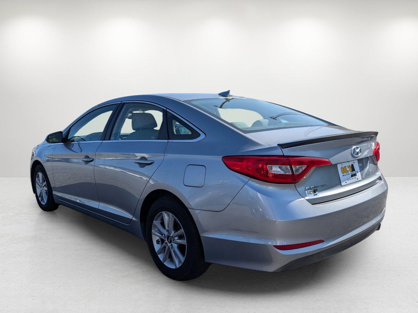 2016 /Gray Hyundai Sonata 2.4L SE (5NPE24AFXGH) with an Regular Unleaded I-4 2.4 L/144 engine, 6-Speed Automatic w/OD transmission, located at 5115 14th Ave., Columbus, GA, 31904, (706) 323-0345, 32.511494, -84.971046 - 2016 Hyundai Sonata 2.4L SE - Photo#6