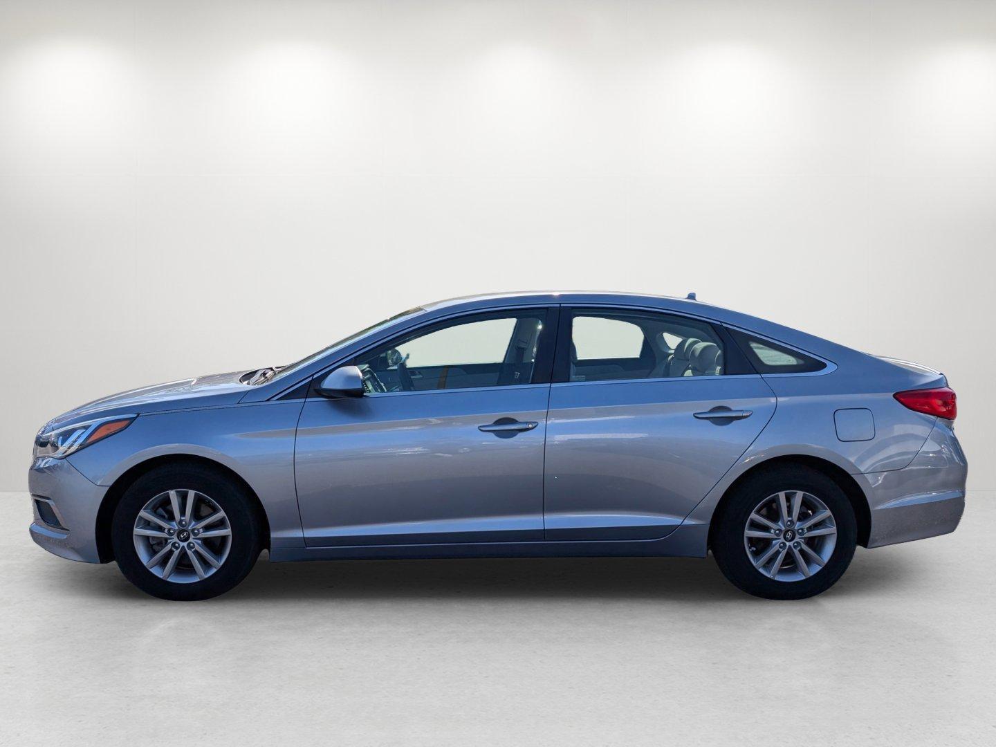 2016 /Gray Hyundai Sonata 2.4L SE (5NPE24AFXGH) with an Regular Unleaded I-4 2.4 L/144 engine, 6-Speed Automatic w/OD transmission, located at 5115 14th Ave., Columbus, GA, 31904, (706) 323-0345, 32.511494, -84.971046 - 2016 Hyundai Sonata 2.4L SE - Photo#7