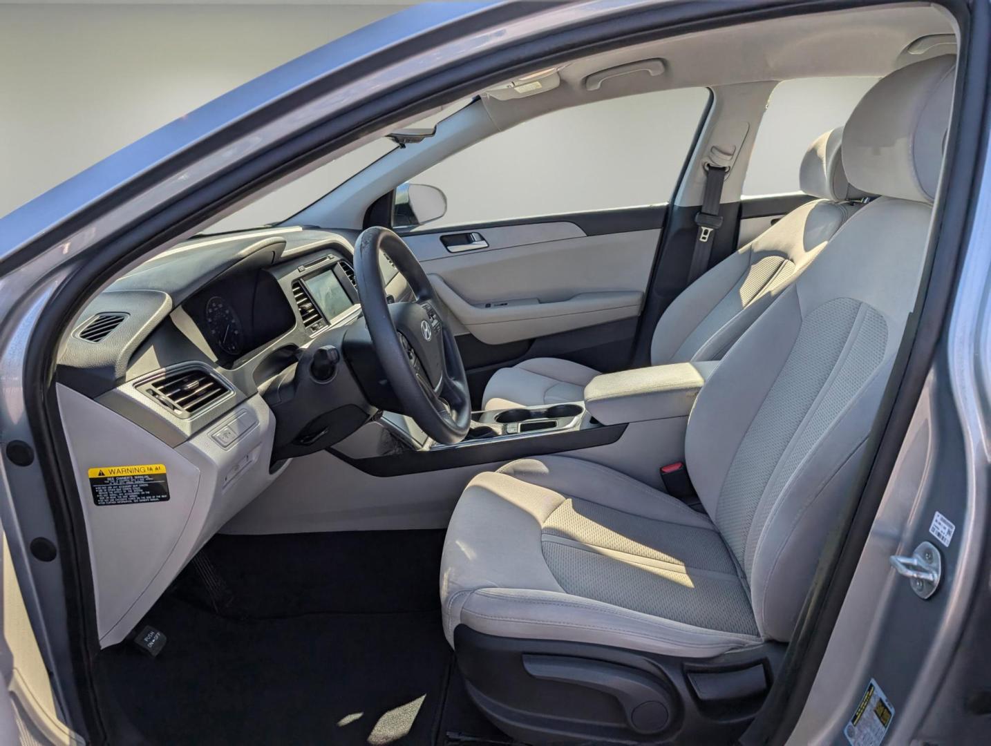 2016 /Gray Hyundai Sonata 2.4L SE (5NPE24AFXGH) with an Regular Unleaded I-4 2.4 L/144 engine, 6-Speed Automatic w/OD transmission, located at 5115 14th Ave., Columbus, GA, 31904, (706) 323-0345, 32.511494, -84.971046 - 2016 Hyundai Sonata 2.4L SE - Photo#9