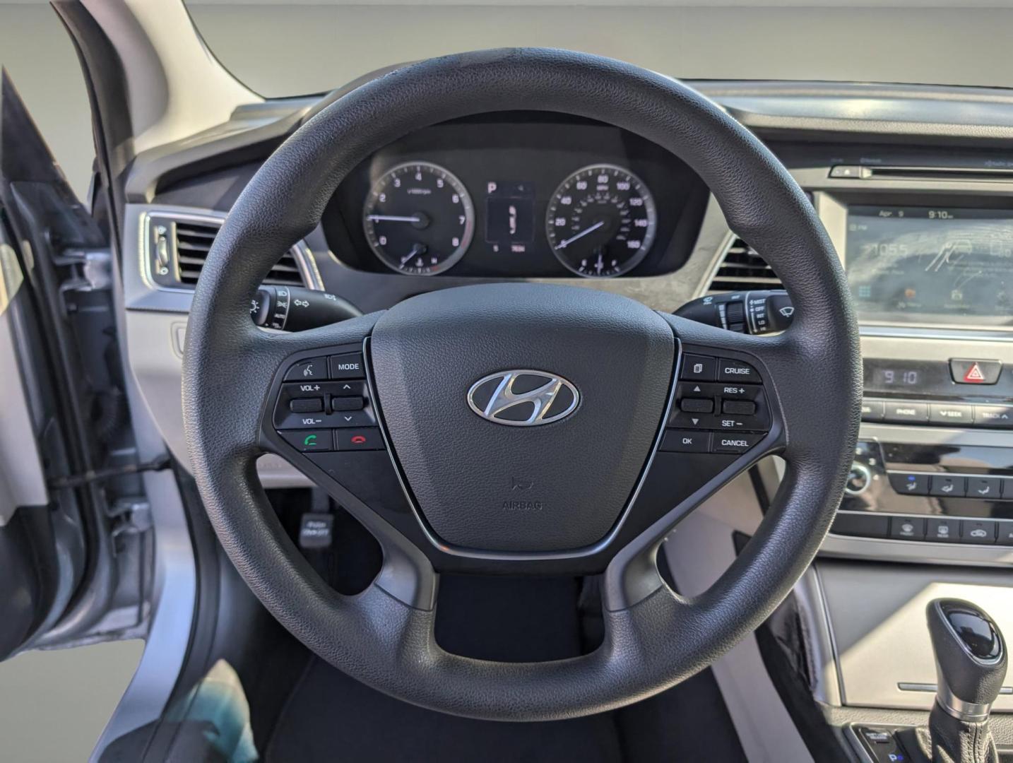 2016 /Gray Hyundai Sonata 2.4L SE (5NPE24AFXGH) with an Regular Unleaded I-4 2.4 L/144 engine, 6-Speed Automatic w/OD transmission, located at 5115 14th Ave., Columbus, GA, 31904, (706) 323-0345, 32.511494, -84.971046 - 2016 Hyundai Sonata 2.4L SE - Photo#15