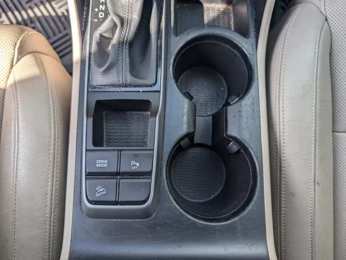 2016 /Beige Hyundai Tucson Limited (KM8J33A20GU) with an Intercooled Turbo Regular Unleaded I-4 1.6 L/97 engine, 7-Speed Auto-Shift Manual w/OD transmission, located at 3959 U.S. 80 W, Phenix City, AL, 36870, (334) 297-4885, 32.469296, -85.135185 - 2016 Hyundai Tucson Limited - Photo#13