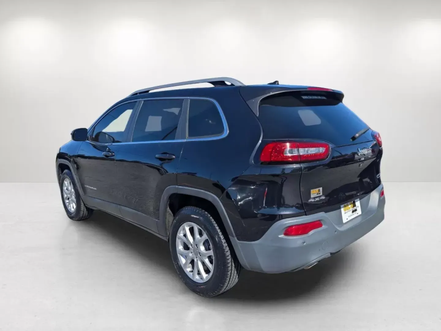2016 /Black Jeep Cherokee Latitude (1C4PJMCB4GW) with an Other engine, located at 804 22nd Ave, Phenix City, AL, 36870, (334) 297-1860, 32.484749, -85.024475 - Experience the perfect blend of adventure and comfort with the 2016 Jeep Cherokee Latitude, designed for those who crave weekend getaways or daily commutes without compromise. Whether you're running errands around Phenix City or planning an exhilarating trip to nearby Lake Harding, this versatile cr - Photo#6