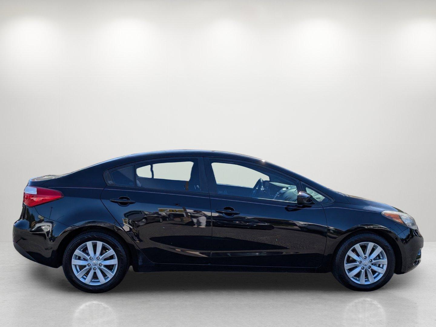 2016 /Black Kia Forte LX (KNAFX4A64G5) with an Regular Unleaded I-4 1.8 L/110 engine, 6-Speed Automatic w/OD transmission, located at 7000 Northlake Connector, Columbus, GA, 31904, (706) 987-8085, 32.524975, -84.978134 - 2016 Kia Forte LX - Photo#3