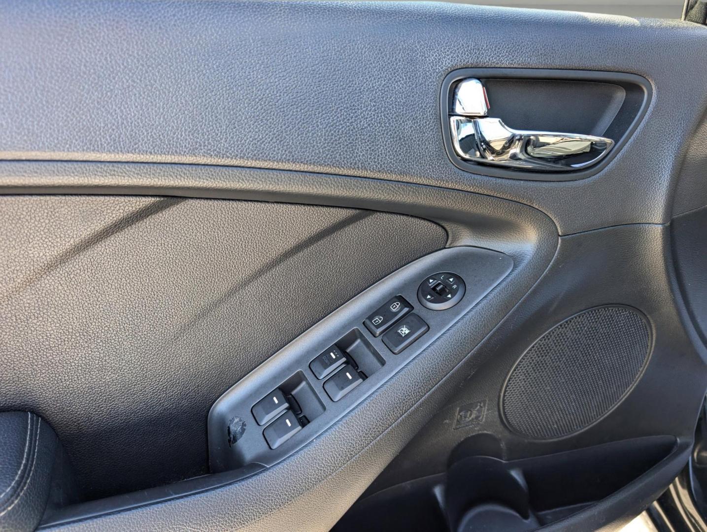2016 /Black Kia Forte LX (KNAFX4A64G5) with an Regular Unleaded I-4 1.8 L/110 engine, 6-Speed Automatic w/OD transmission, located at 7000 Northlake Connector, Columbus, GA, 31904, (706) 987-8085, 32.524975, -84.978134 - 2016 Kia Forte LX - Photo#8