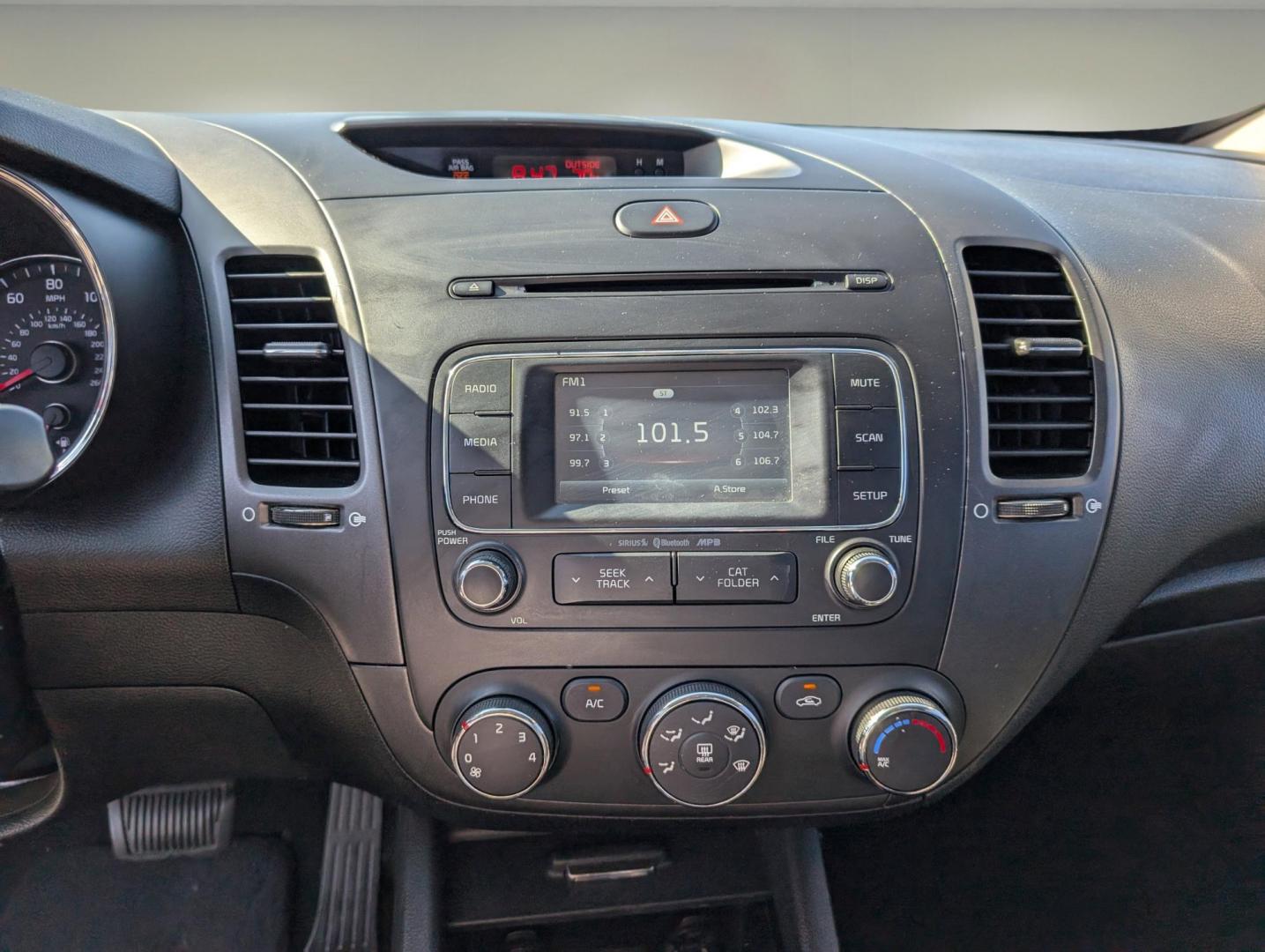2016 /Black Kia Forte LX (KNAFX4A64G5) with an Regular Unleaded I-4 1.8 L/110 engine, 6-Speed Automatic w/OD transmission, located at 3959 U.S. 80 W, Phenix City, AL, 36870, (334) 297-4885, 32.469296, -85.135185 - 2016 Kia Forte LX - Photo#16