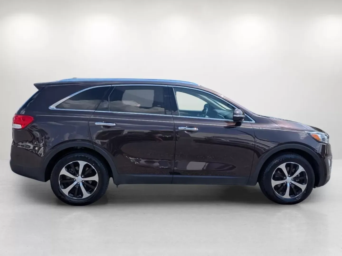 2016 /Stone Beige Kia Sorento EX (5XYPH4A10GG) with an Other engine, located at 521 Old Farm Lane Rd, Prattville, AL, 36066, (334) 325-1505, 32.482460, -86.416367 - Are you ready to elevate your family adventures or daily commutes? Look no further than this stunning 2016 Kia Sorento EX, available now at Gils Auto in Phenix City, AL! With ample space, modern technology, and robust safety features, this stylish SUV is perfect for growing families, weekend explore - Photo#3