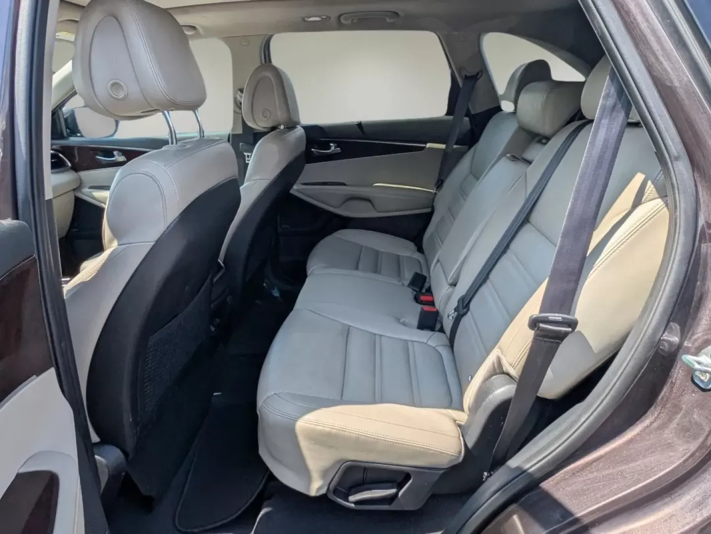 2016 /Stone Beige Kia Sorento EX (5XYPH4A10GG) with an Other engine, located at 521 Old Farm Lane Rd, Prattville, AL, 36066, (334) 325-1505, 32.482460, -86.416367 - Are you ready to elevate your family adventures or daily commutes? Look no further than this stunning 2016 Kia Sorento EX, available now at Gils Auto in Phenix City, AL! With ample space, modern technology, and robust safety features, this stylish SUV is perfect for growing families, weekend explore - Photo#10