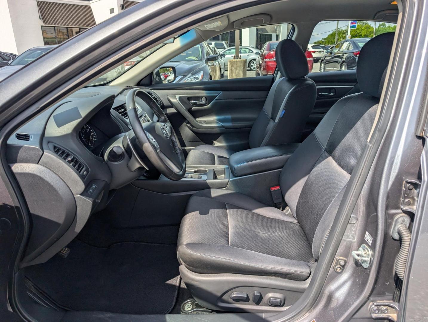 2016 /Charcoal Nissan Altima 2.5 SR (1N4AL3AP5GC) with an Regular Unleaded I-4 2.5 L/152 engine, 1-Speed CVT w/OD transmission, located at 3959 U.S. 80 W, Phenix City, AL, 36870, (334) 297-4885, 32.469296, -85.135185 - 2016 Nissan Altima 2.5 SR - Photo#10
