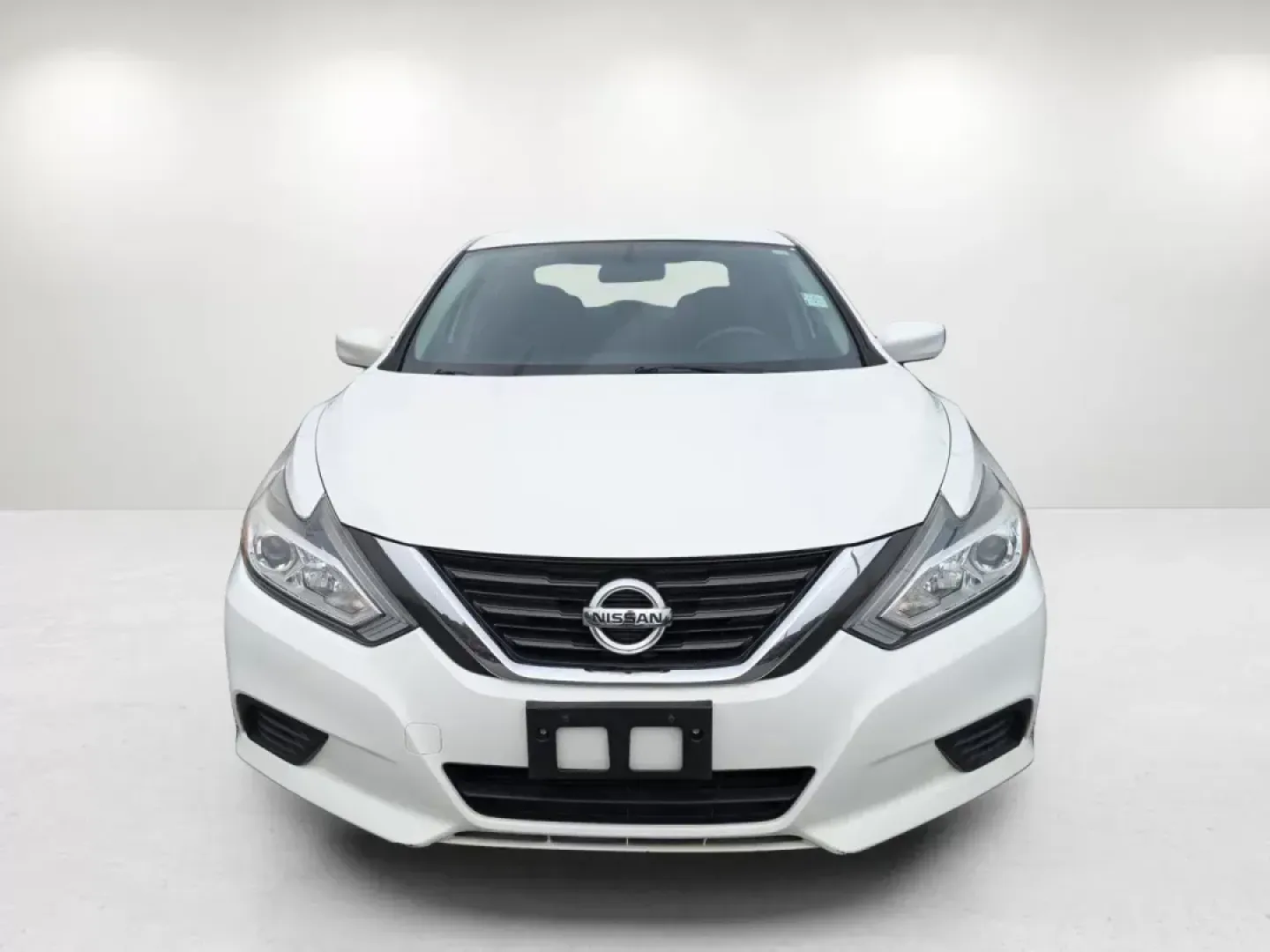 2016 Nissan Altima 2.5 (1N4AL3AP8GN) with an Regular Unleaded I-4 2.5 L/152 engine, 1-Speed CVT w/OD transmission, located at 804 22nd Ave, Phenix City, AL, 36870, (334) 297-1860, 32.484749, -85.024475 - 2016 Nissan Altima 2.5 - Photo#1