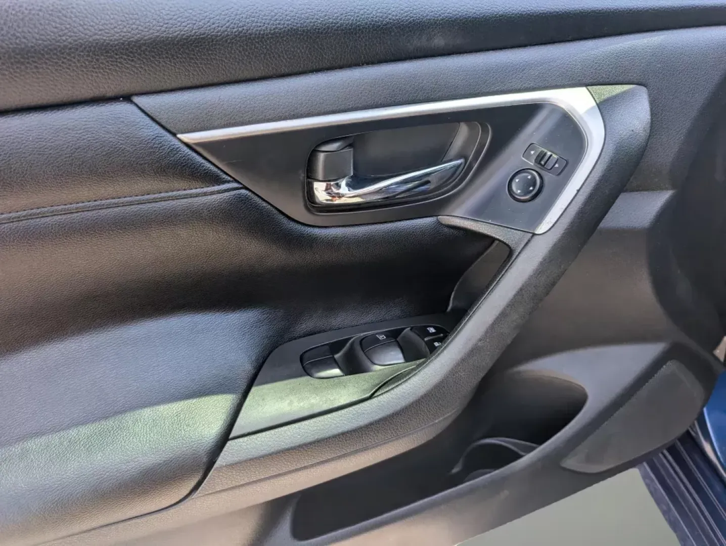 2016 /Charcoal Nissan Altima 2.5 SR (1N4AL3AP1GC) with an Other engine, located at 804 22nd Ave, Phenix City, AL, 36870, (334) 297-1860, 32.484749, -85.024475 - **Unleash Your Adventurous Spirit with the 2016 Nissan Altima 2.5 SR - Perfect for Everyday Explorers!**<br /> <br /> Are you seeking a reliable and stylish sedan that can effortlessly complement your active lifestyle? Look no further than this stunning 2016 Nissan Altima 2.5 SR, available now at Gi - Photo#8