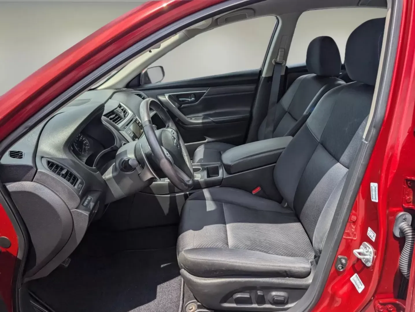 2016 /Charcoal Nissan Altima 2.5 SR (1N4AL3AP9GC) with an Other engine, located at 1430 Gateway Drive, Opelika, AL, 36801, (334) 239-0944, 32.637871, -85.409790 - Elevate your daily commute and weekend adventures with the 2016 Nissan Altima 2.5 SR, a sedan designed for those who crave a blend of style, comfort, and performance. Whether you're navigating busy city streets or embarking on a road trip, this vehicle is the perfect companion for your lifestyle in - Photo#10