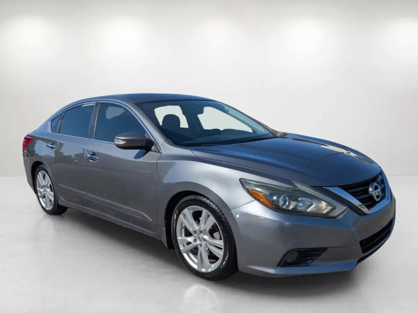 2016 Nissan Altima 3.5 SL (1N4BL3AP1GC) with an Other engine, located at 7000 Northlake Connector, Columbus, GA, 31904, (706) 987-8085, 32.524975, -84.978134 - **Experience Everyday Excellence with the 2016 Nissan Altima Your Ideal Sedan for Phenix City, AL!**<br /> <br /> Are you in the market for a dependable sedan that effortlessly blends comfort, style, and efficiency? Look no further than this stunning 2016 Nissan Altima, available now at Gils Auto, - Photo#2