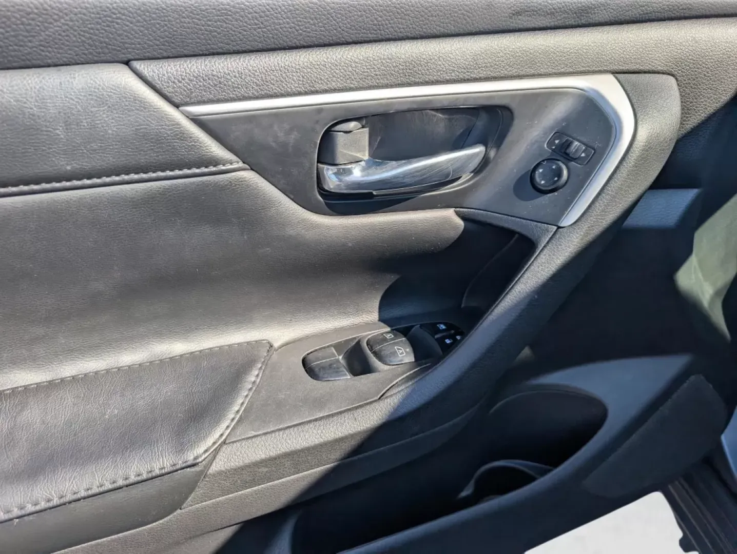 2016 Nissan Altima 3.5 SL (1N4BL3AP1GC) with an Other engine, located at 7000 Northlake Connector, Columbus, GA, 31904, (706) 987-8085, 32.524975, -84.978134 - **Experience Everyday Excellence with the 2016 Nissan Altima Your Ideal Sedan for Phenix City, AL!**<br /> <br /> Are you in the market for a dependable sedan that effortlessly blends comfort, style, and efficiency? Look no further than this stunning 2016 Nissan Altima, available now at Gils Auto, - Photo#8