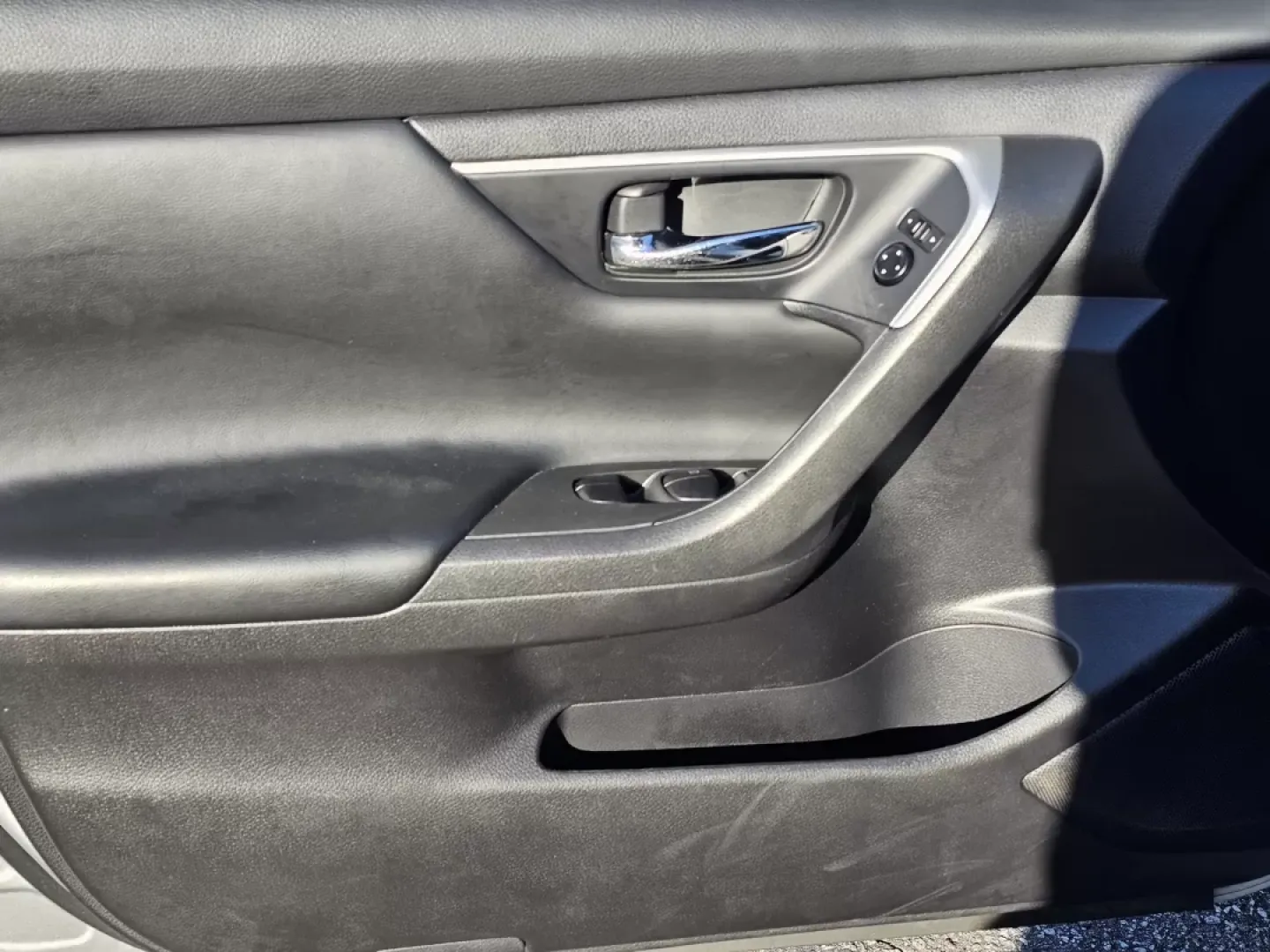 2016 /Charcoal Nissan Altima 2.5 S (1N4AL3AP3GN) with an Other engine, located at 3959 U.S. 80 W, Phenix City, AL, 36870, (334) 297-4885, 32.469296, -85.135185 - **Discover Your Perfect Daily Driver: 2016 Nissan Altima 2.5 S at Gils Auto - Phenix City**<br /> <br /> Are you searching for a reliable sedan that fits seamlessly into your busy lifestyle? Look no further than this stunning 2016 Nissan Altima 2.5 S at Gils Auto in Phenix City, AL. Ideal for daily - Photo#8