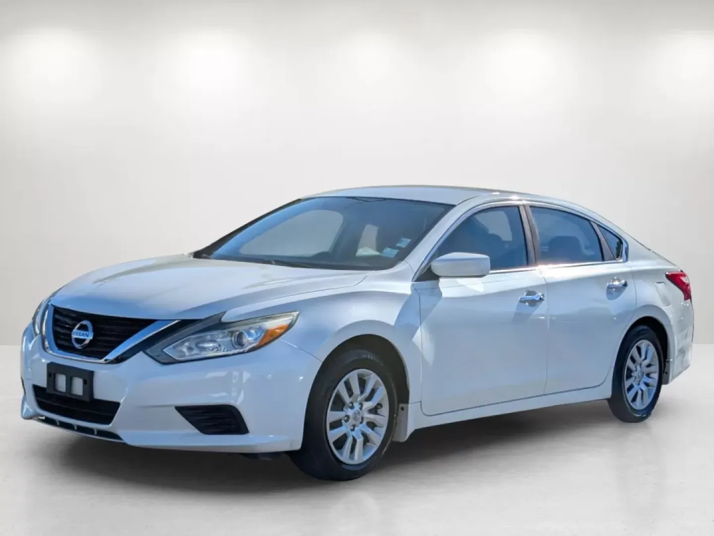 2016 /Charcoal Nissan Altima 2.5 S (1N4AL3AP0GN) with an Other engine, located at 3959 U.S. 80 W, Phenix City, AL, 36870, (334) 297-4885, 32.469296, -85.135185 - Are you ready to upgrade your daily commute or take the family on unforgettable road trips? Look no further than this stunning 2016 Nissan Altima 2.5 S, now available at Gils Auto in Phenix City, AL! This sleek sedan is perfect for budget-conscious buyers seeking both style and reliability. With a s - Photo#1