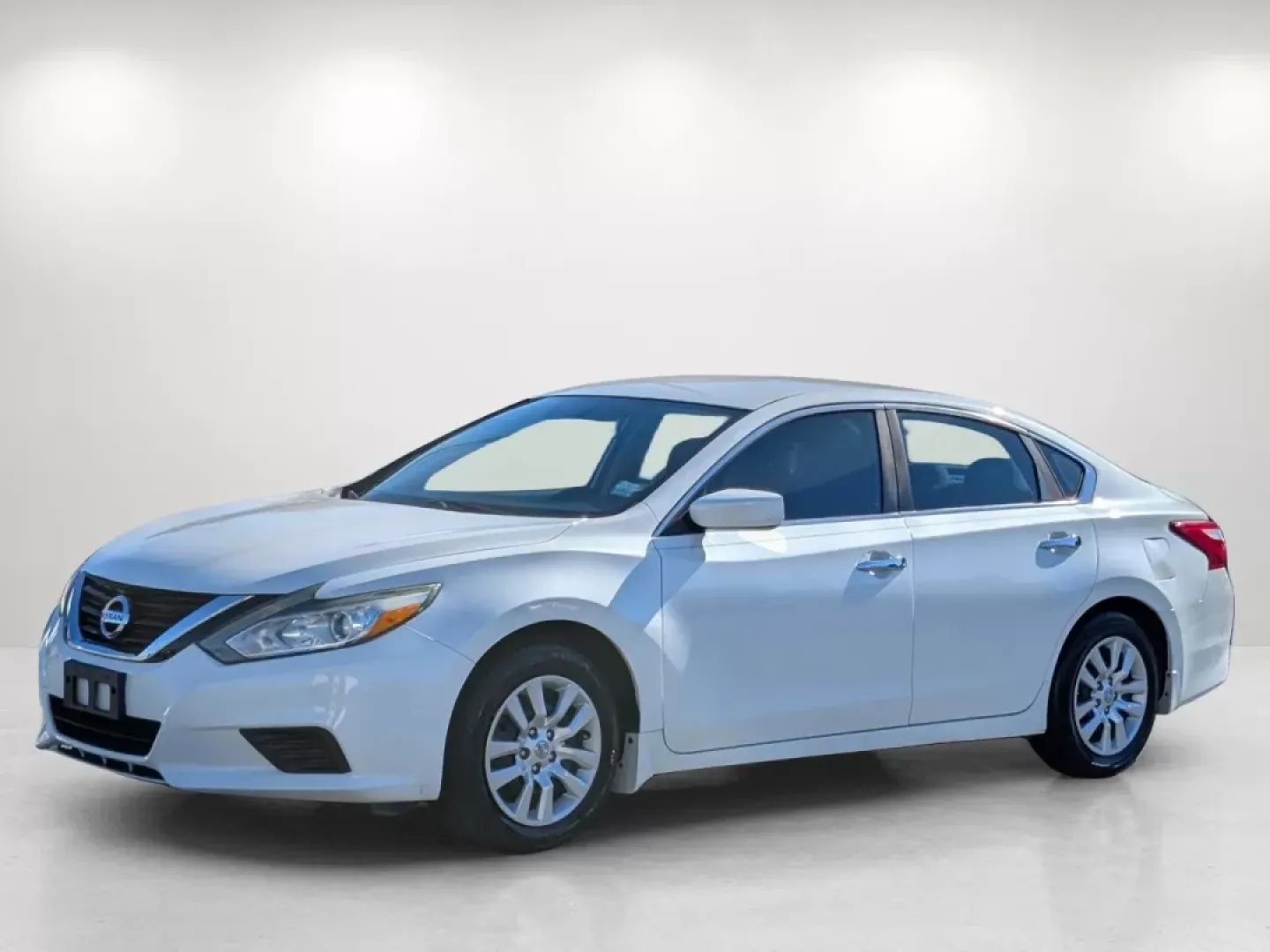 2016 /Charcoal Nissan Altima 2.5 S (1N4AL3AP0GN) with an Other engine, located at 3959 U.S. 80 W, Phenix City, AL, 36870, (334) 297-4885, 32.469296, -85.135185 - Are you ready to upgrade your daily commute or take the family on unforgettable road trips? Look no further than this stunning 2016 Nissan Altima 2.5 S, now available at Gils Auto in Phenix City, AL! This sleek sedan is perfect for budget-conscious buyers seeking both style and reliability. With a s - Photo#8