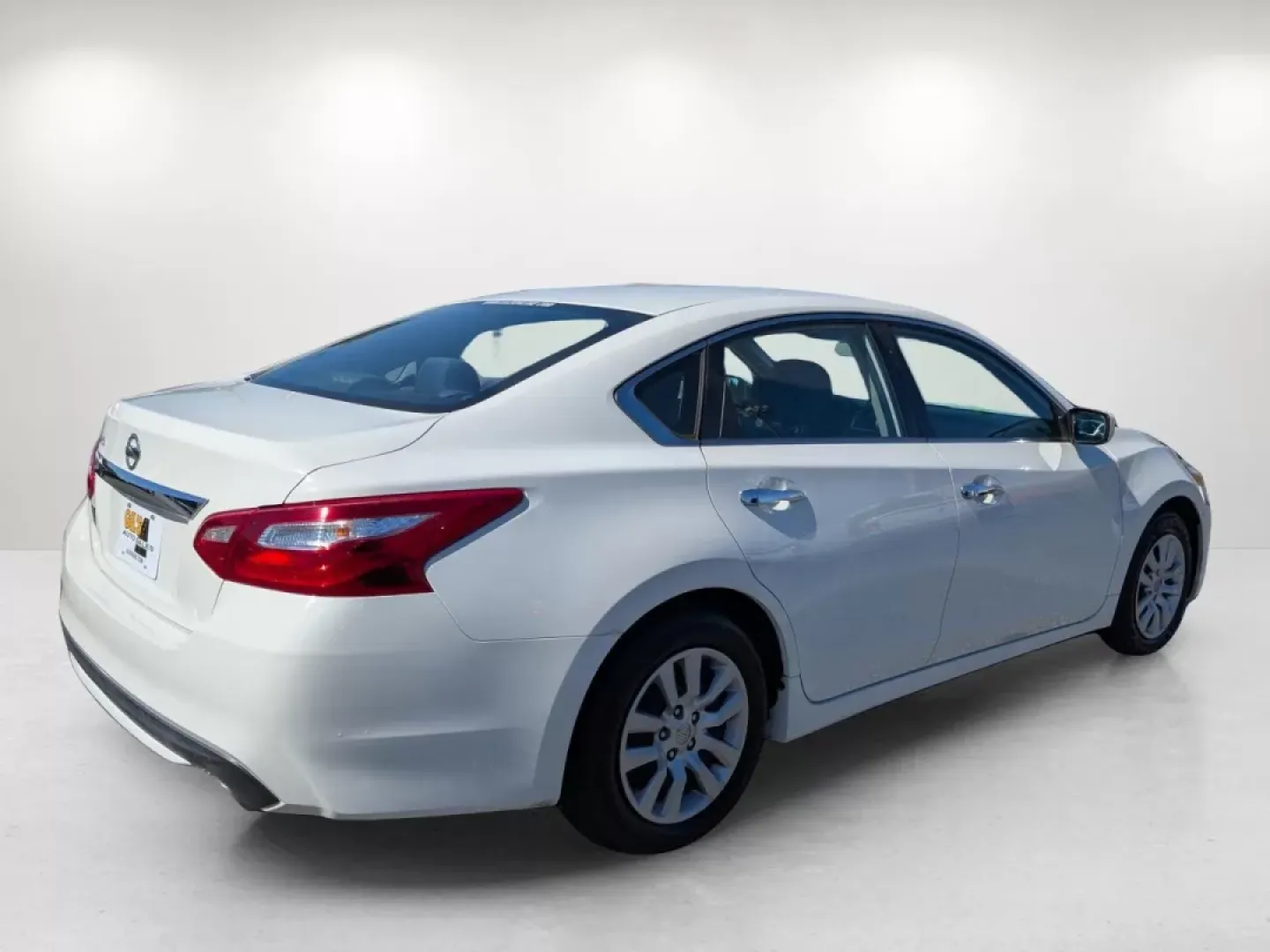 2016 Nissan Altima (1N4AL3AP8GC) with an Other engine, located at 3959 U.S. 80 W, Phenix City, AL, 36870, (334) 297-4885, 32.469296, -85.135185 - **Discover the Perfect Blend of Comfort and Reliability with the 2016 Nissan Altima at Gils Auto!**<br /> <br /> Are you searching for a dependable sedan that effortlessly combines style, comfort, and affordability? Look no further! The 2016 Nissan Altima, available at Gils Auto in Phenix City, AL, - Photo#5