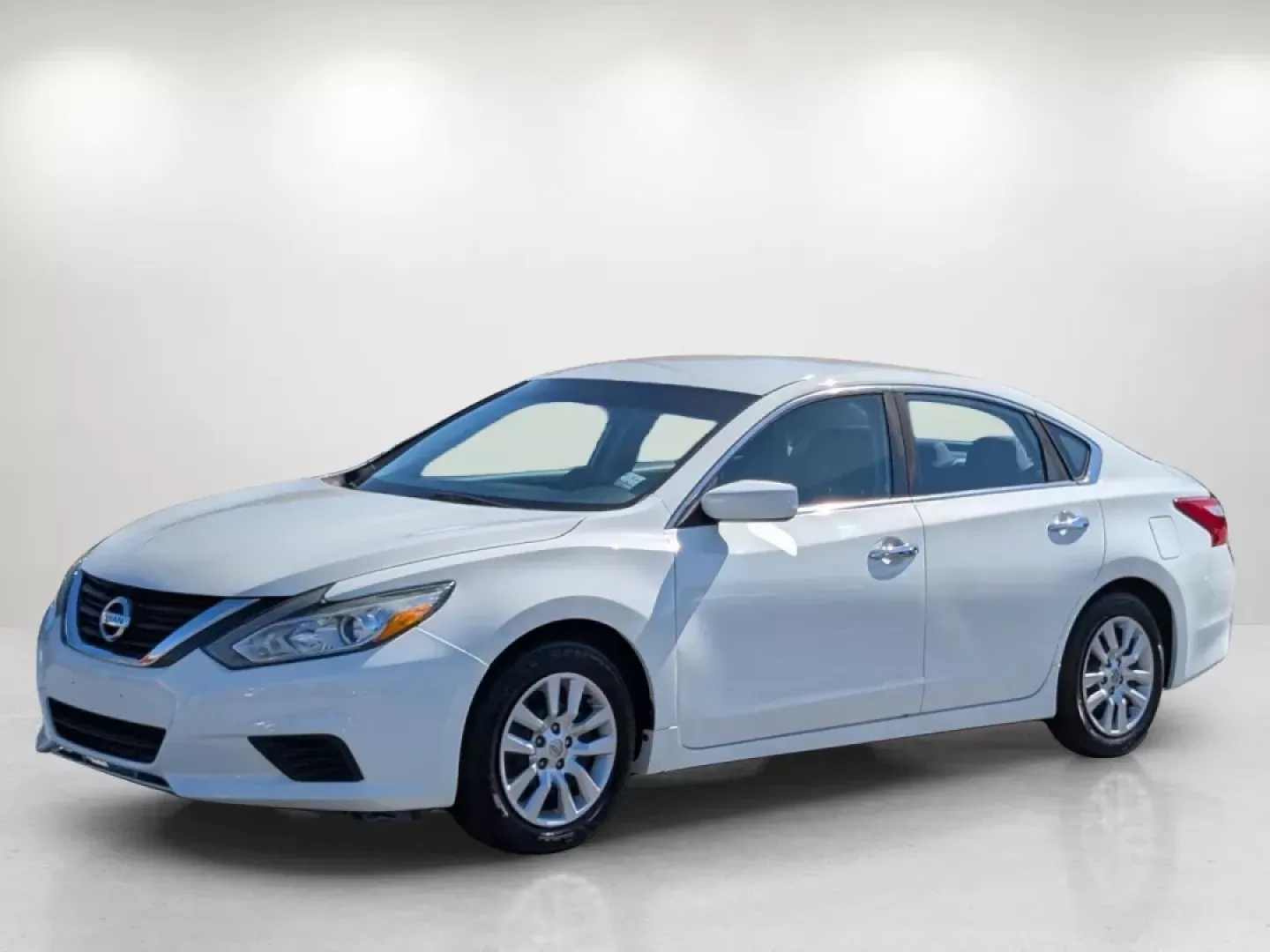 2016 Nissan Altima (1N4AL3AP8GC) with an Other engine, located at 3959 U.S. 80 W, Phenix City, AL, 36870, (334) 297-4885, 32.469296, -85.135185 - **Discover the Perfect Blend of Comfort and Reliability with the 2016 Nissan Altima at Gils Auto!**<br /> <br /> Are you searching for a dependable sedan that effortlessly combines style, comfort, and affordability? Look no further! The 2016 Nissan Altima, available at Gils Auto in Phenix City, AL, - Photo#8