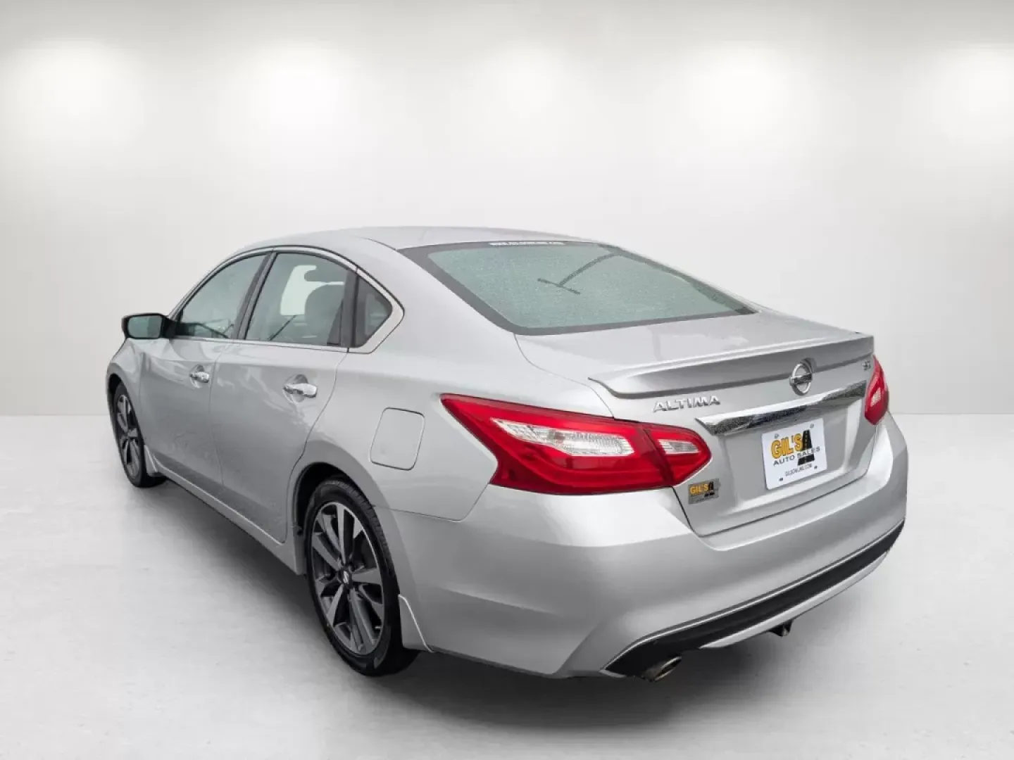 2016 /Charcoal Nissan Altima 2.5 SR (1N4AL3AP2GC) with an Other engine, located at 804 22nd Ave, Phenix City, AL, 36870, (334) 297-1860, 32.484749, -85.024475 - **Cruise in Style with the 2016 Nissan Altima 2.5 SR: Perfect for Your Daily Commute and Weekend Getaways!**<br /> <br /> Are you searching for a vehicle that effortlessly blends style, comfort, and efficiency? Look no further than this sleek 2016 Nissan Altima 2.5 SR, available now at Gils Auto in - Photo#6